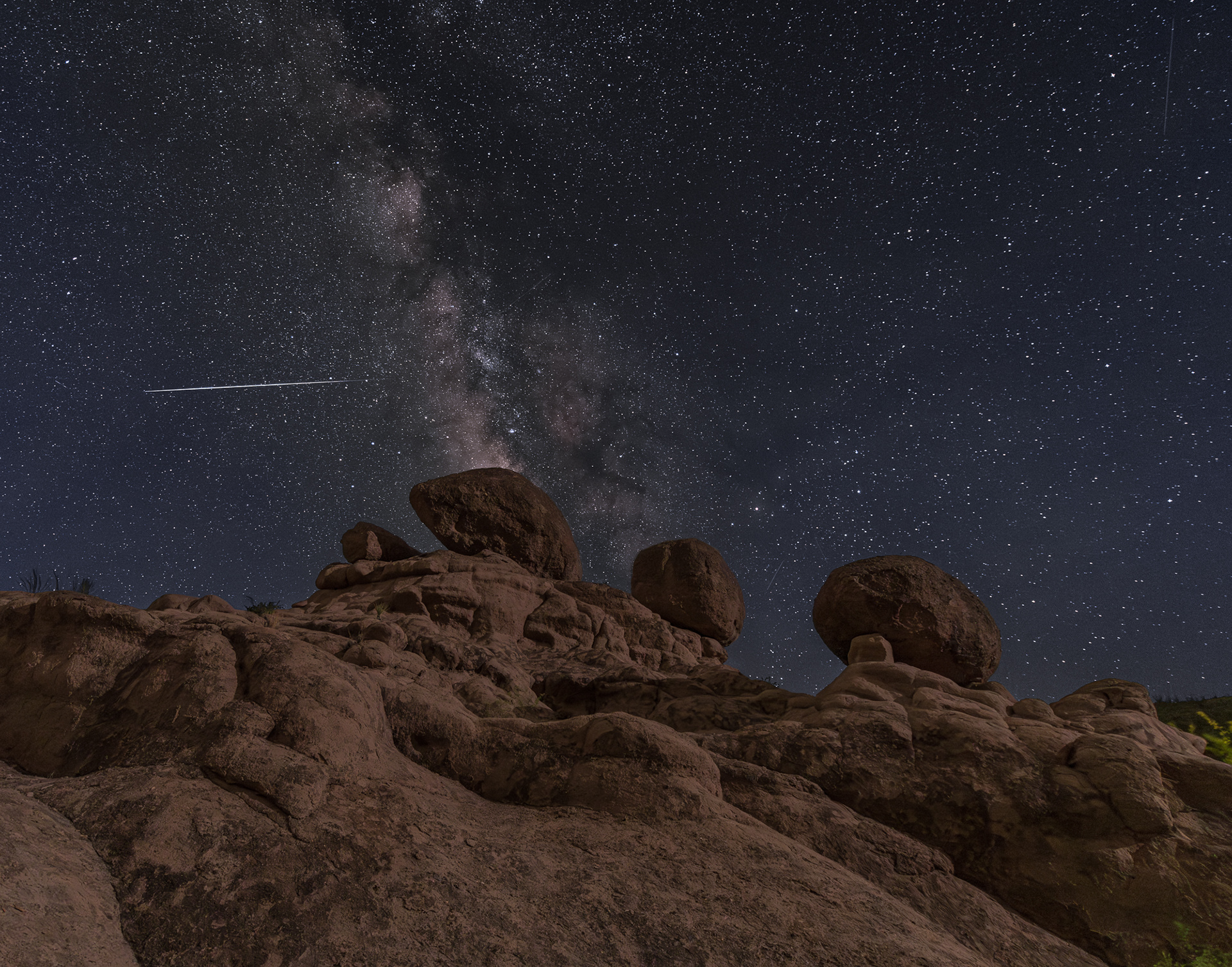 A meteor streaks through the sky as we observe the Milky Way during the Lyrids meteor shower. 