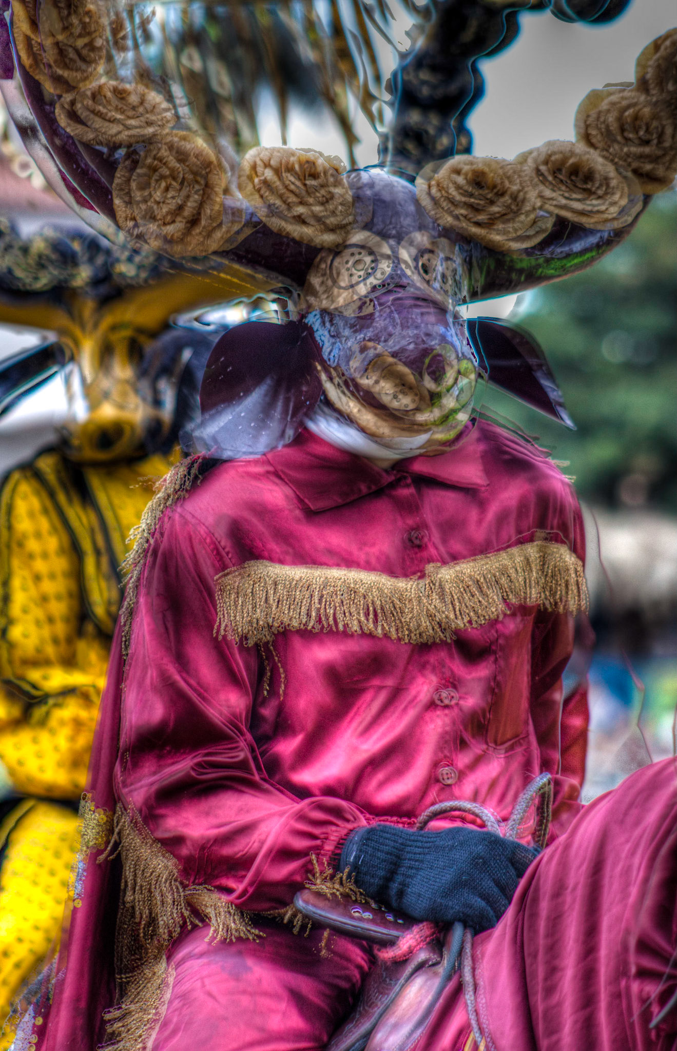 O MASCARADO VERMELHO E BRANCO