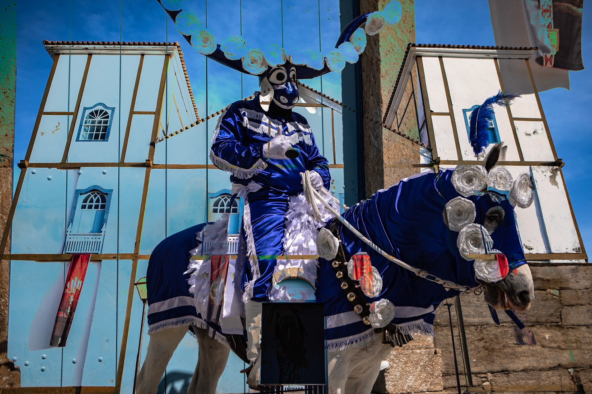 MASCARADO AZUL
