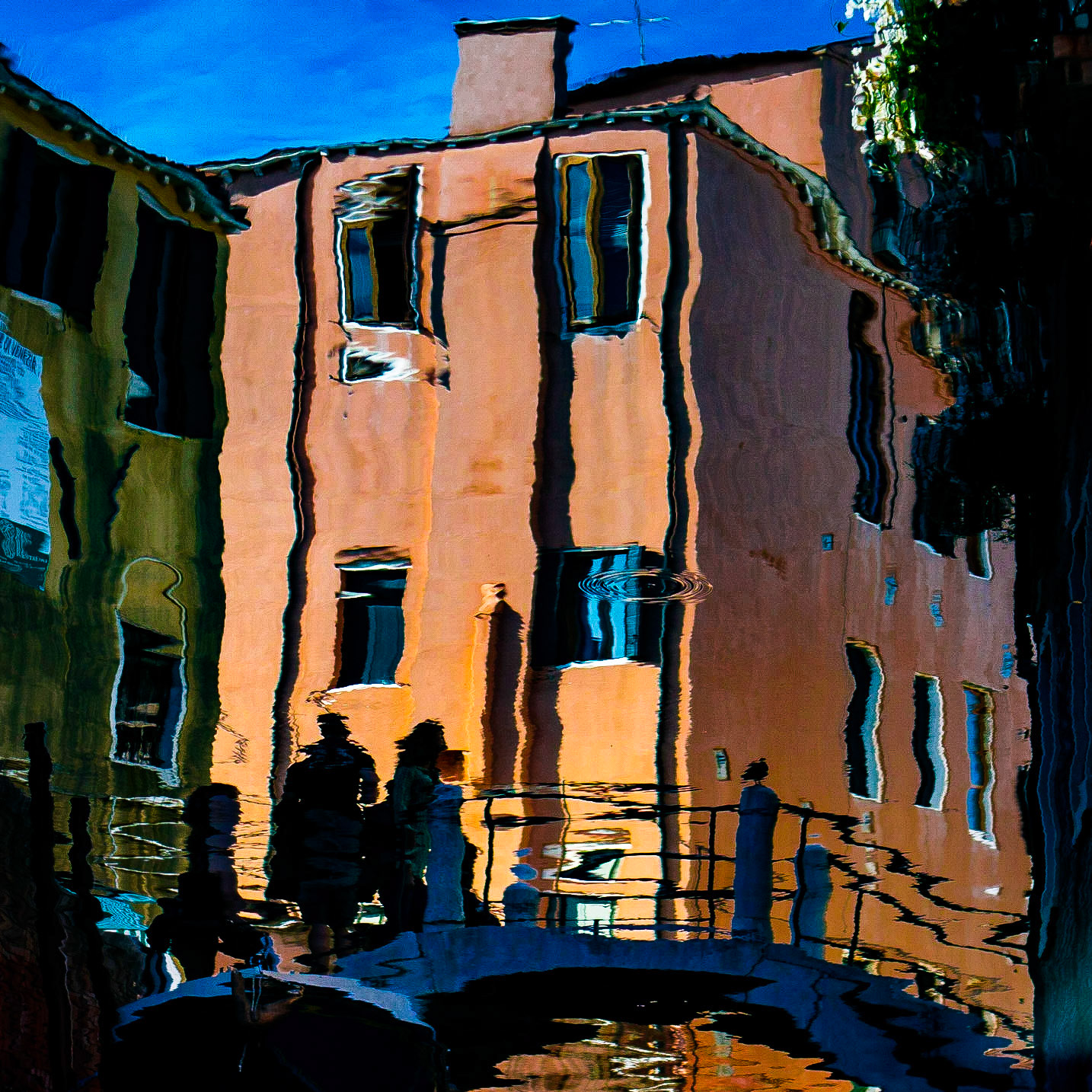 WAVE LIGHT SHADOWS