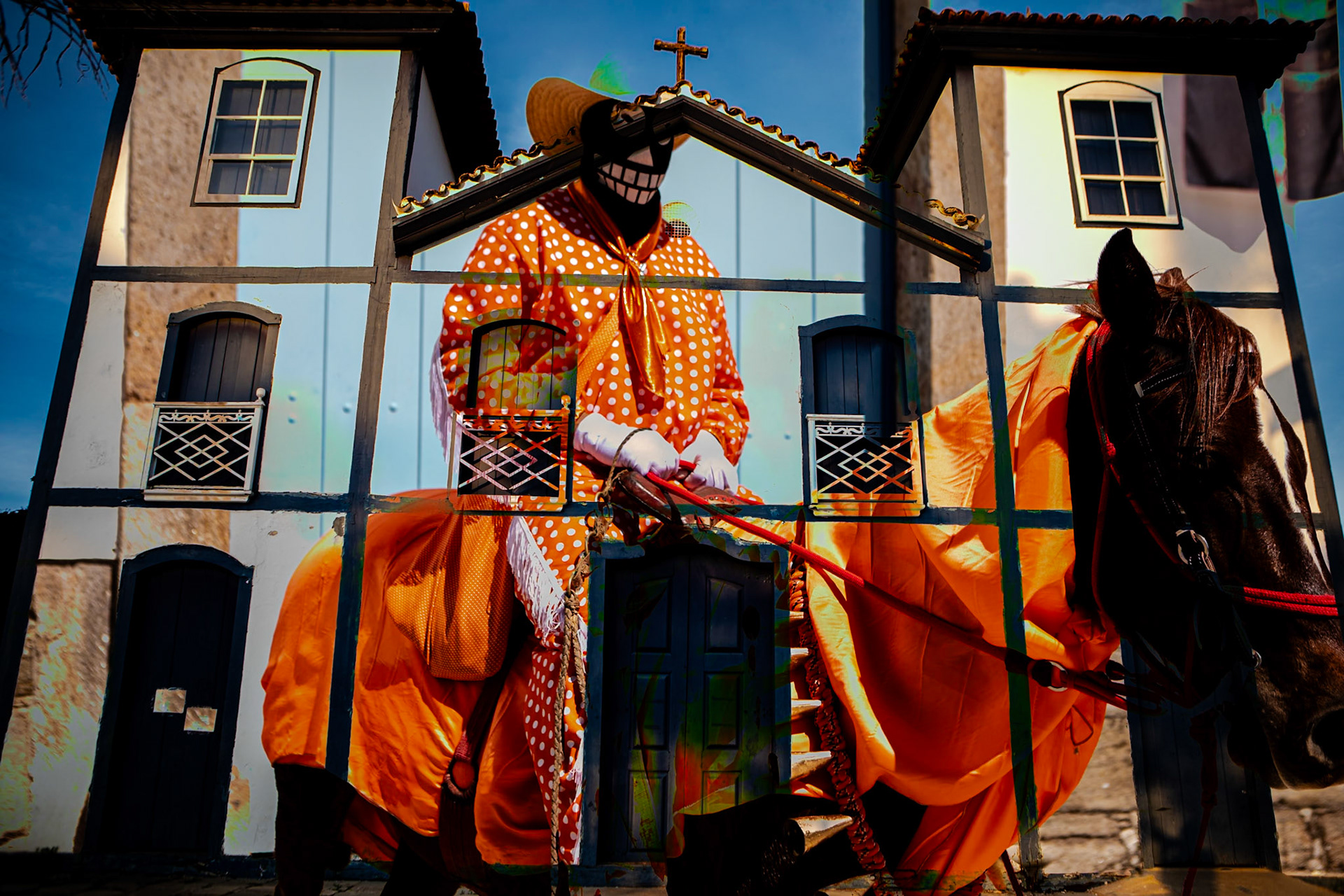 MASCARADO LARANJA