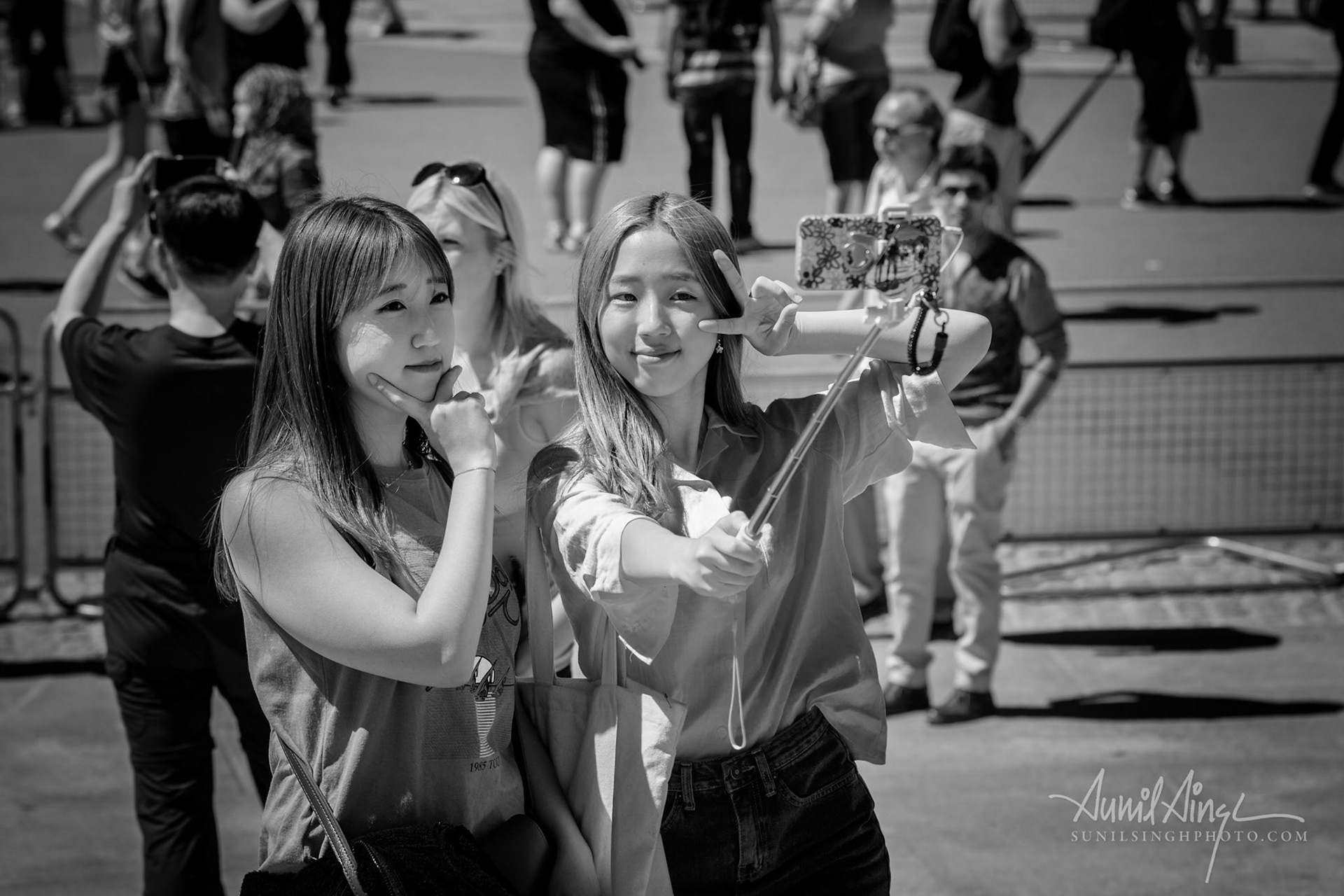 Selfie tourists, London, UK