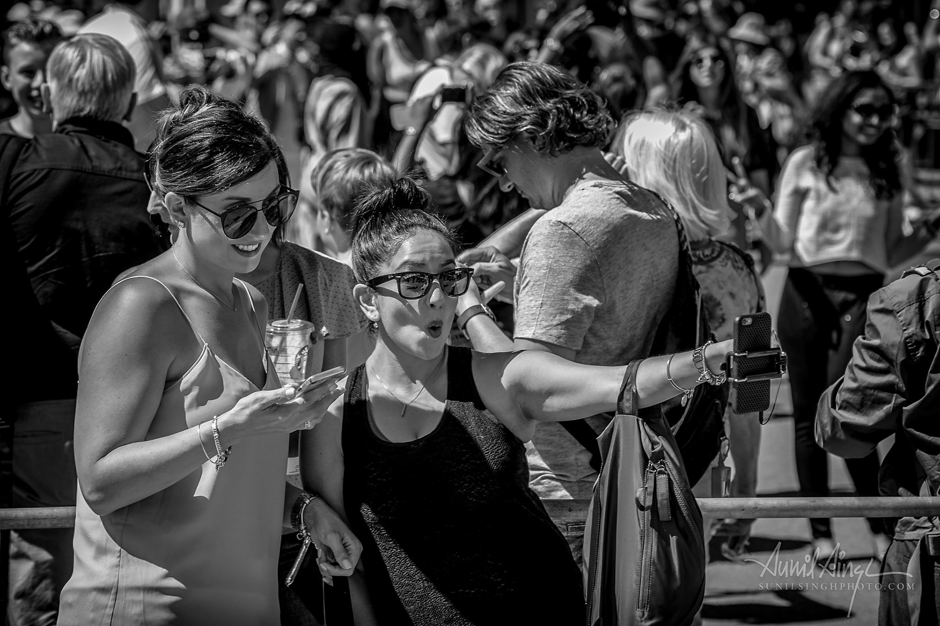 Selfie tourists, London, UK