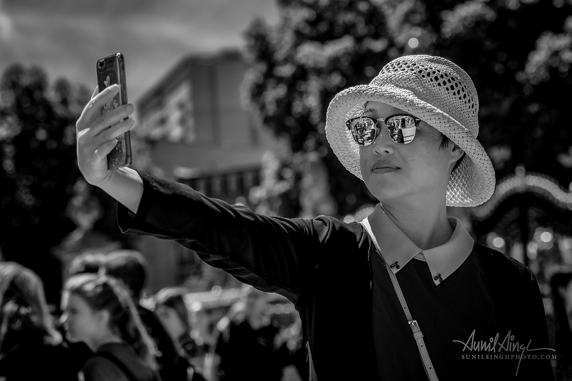 Selfie tourists, London, UK