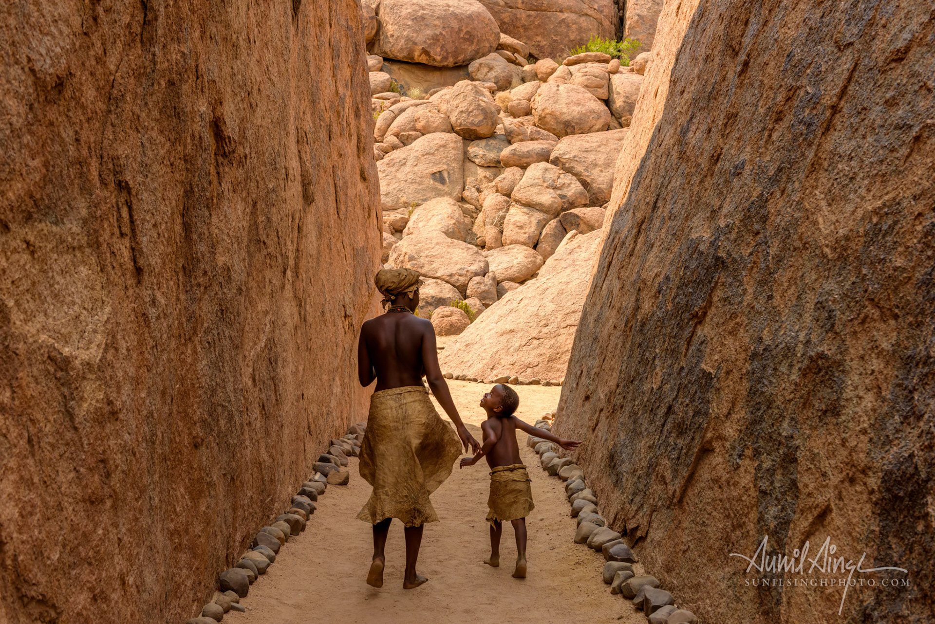 Damara Tribe woman &amp; child, Damaraland, Twyfelfontein, Namibia