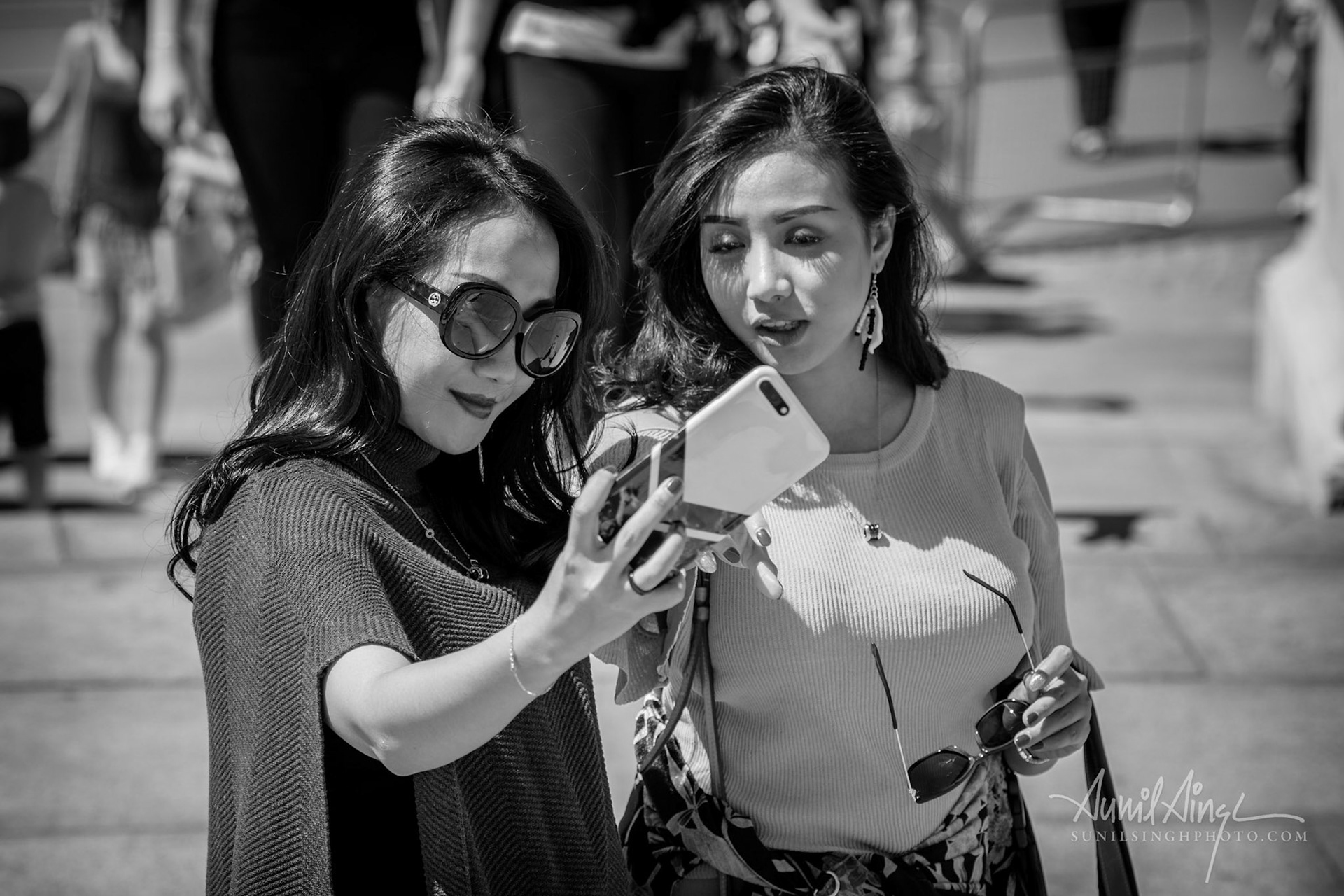 Selfie tourists, London, UK