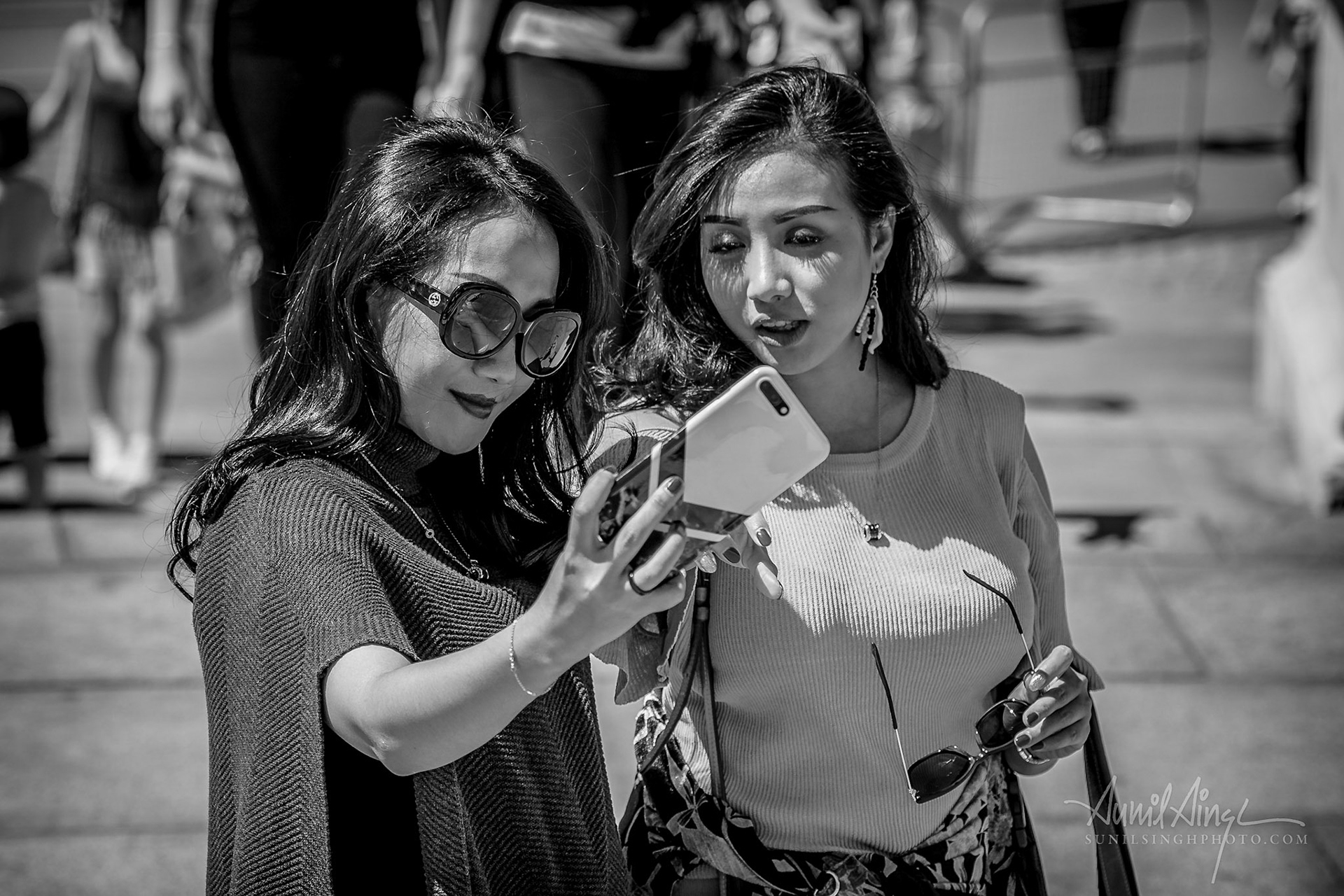 Selfie tourists, London, UK