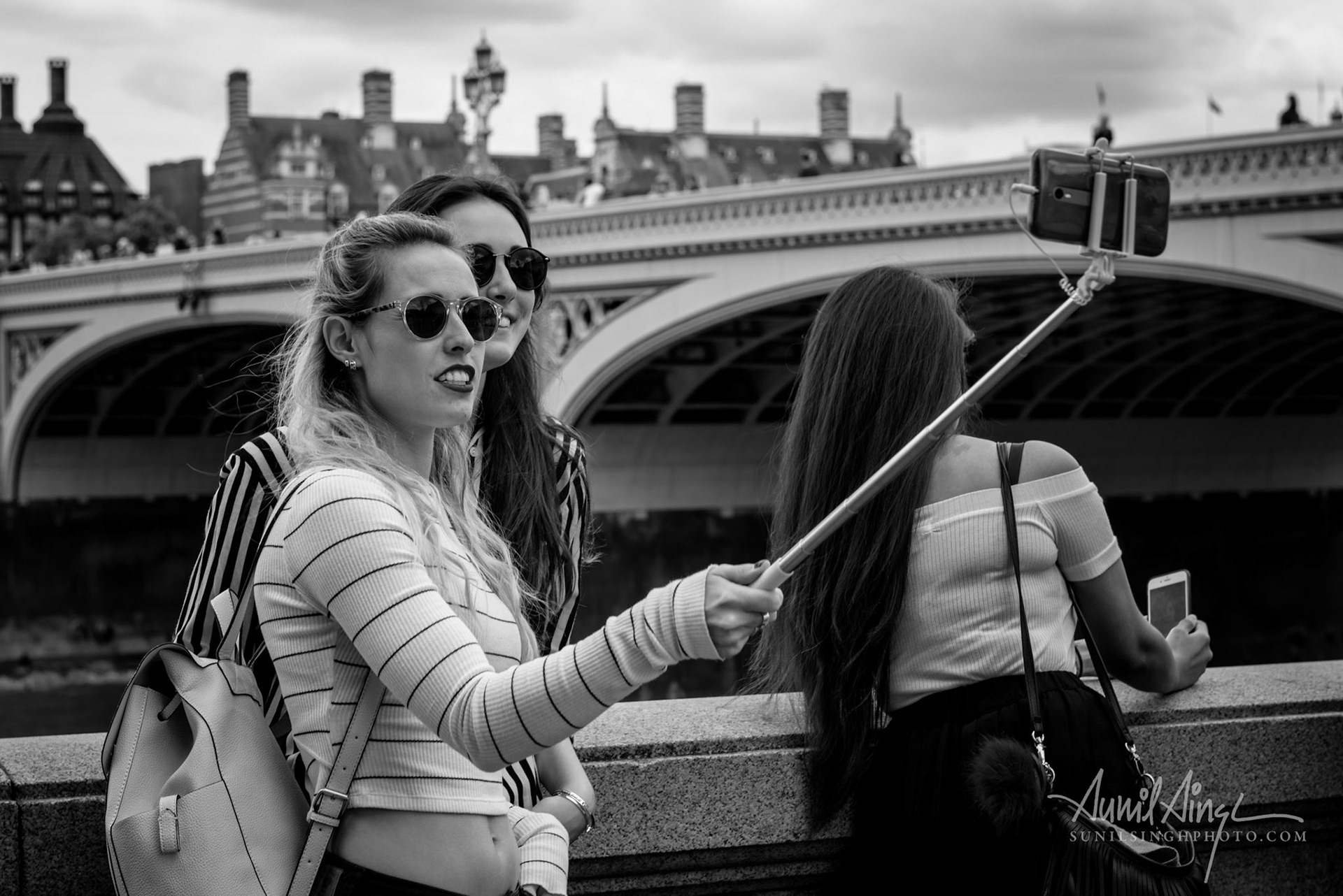Selfie tourists, London, UK