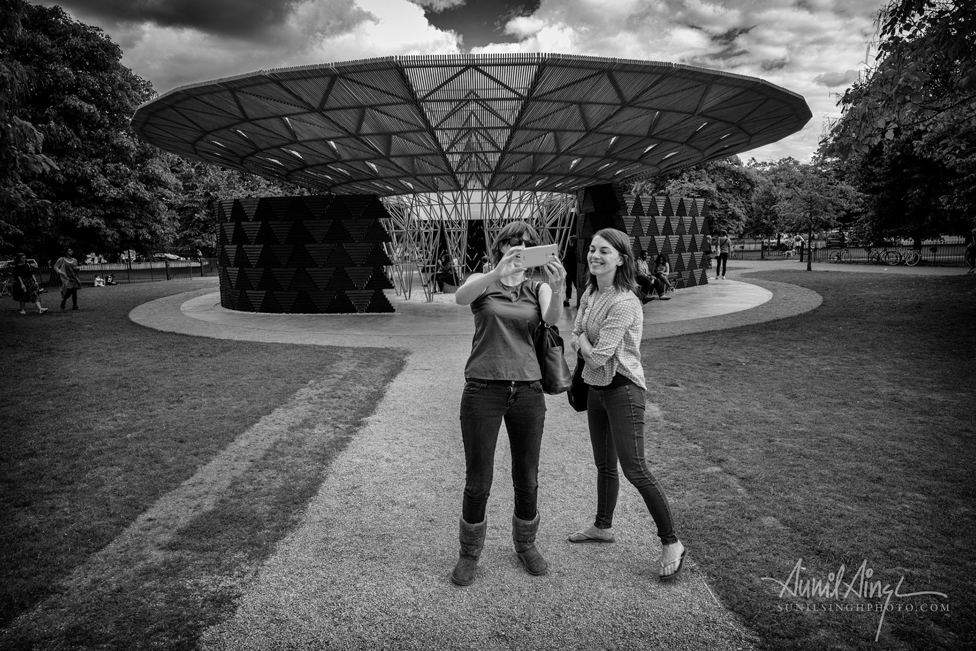Selfie tourists, London, UK