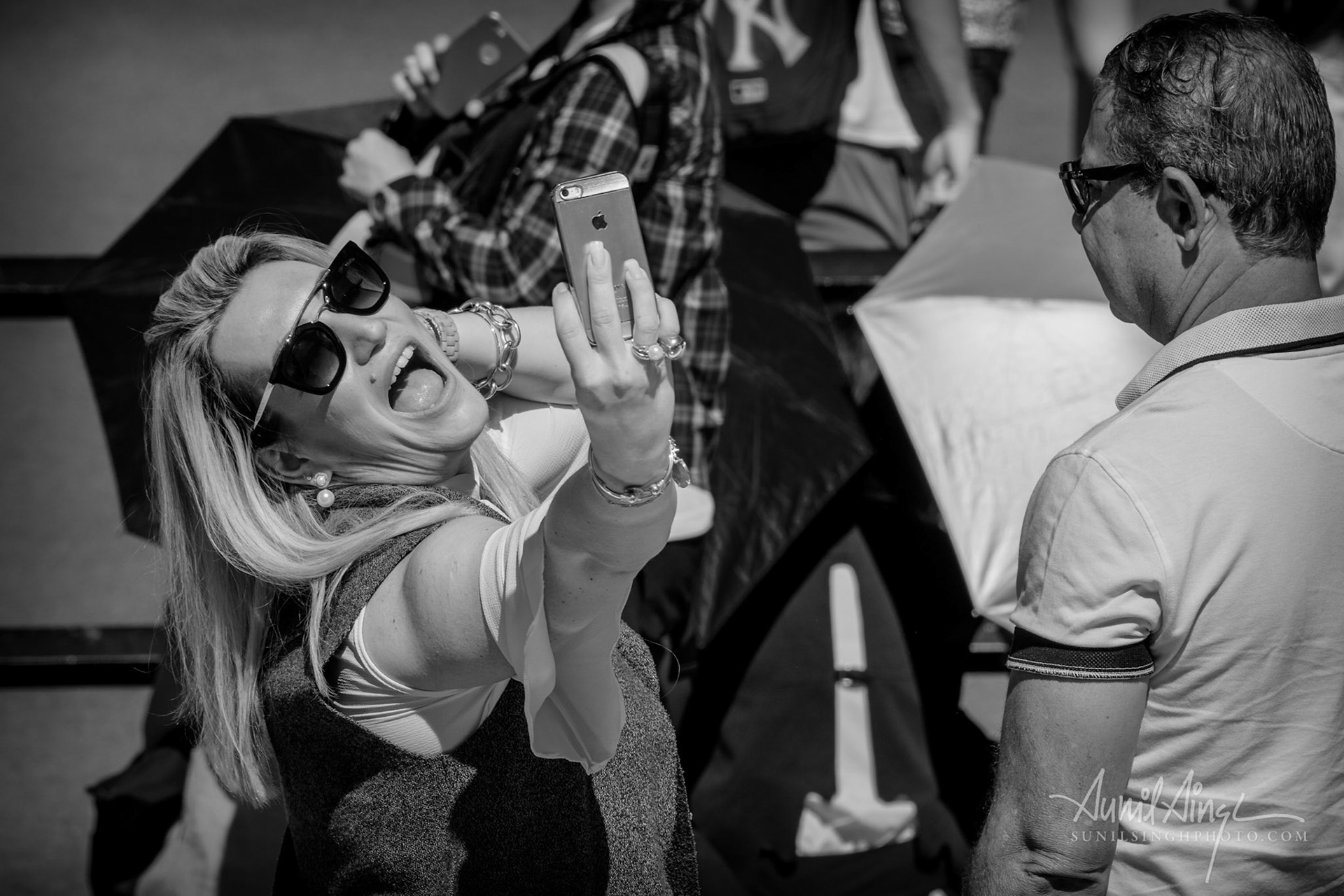 Selfie tourists, London, UK