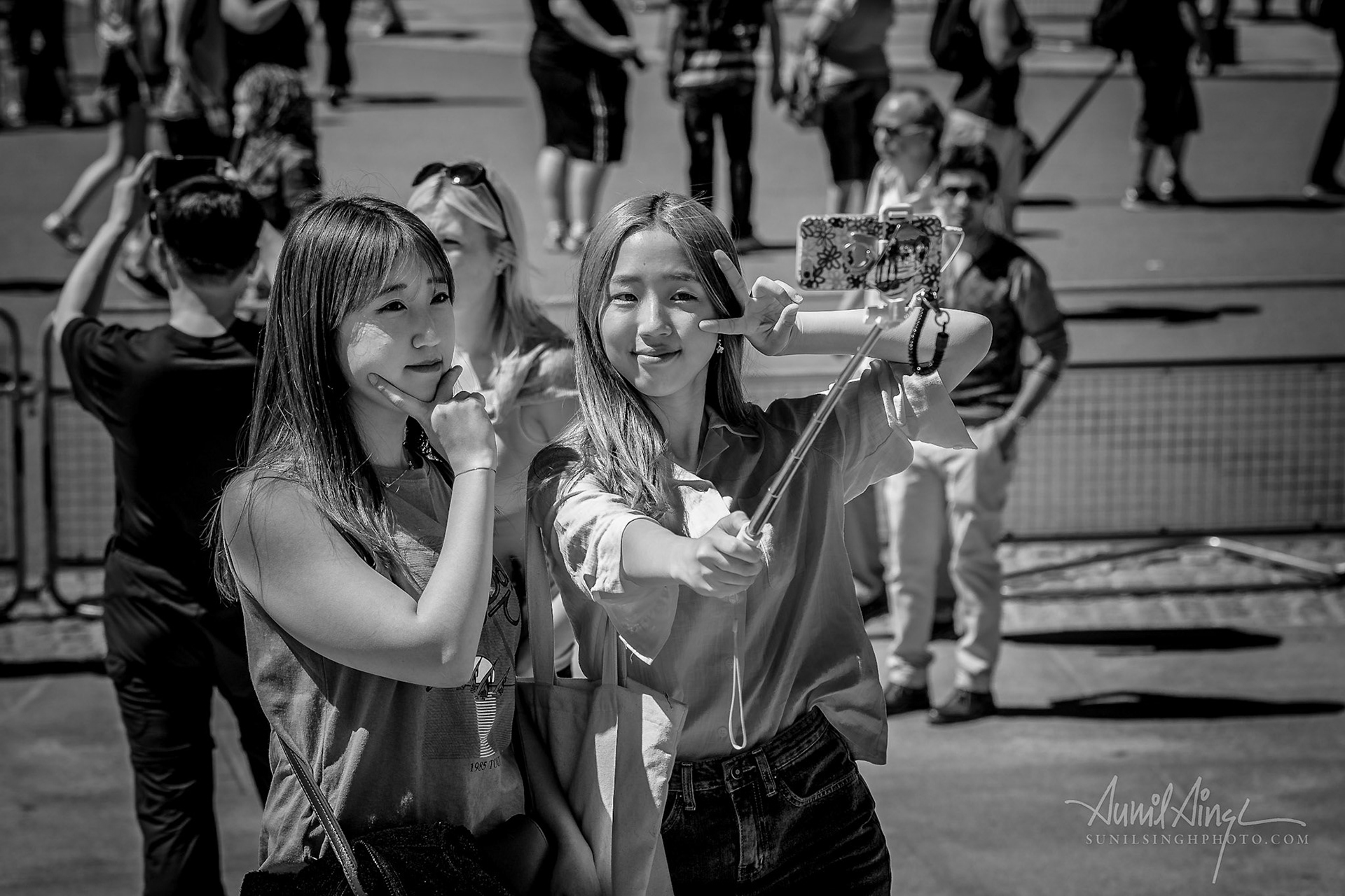 Selfie tourists, London, UK