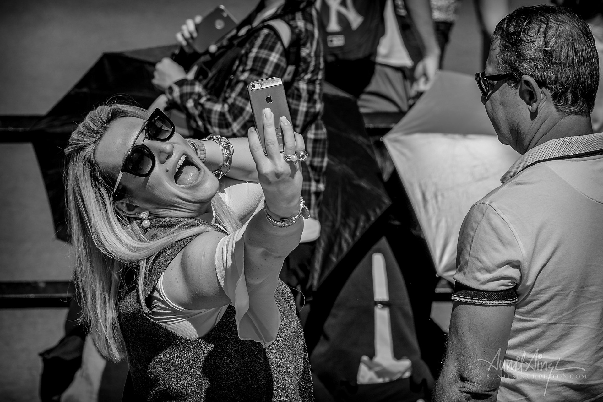 Selfie tourists, London, UK