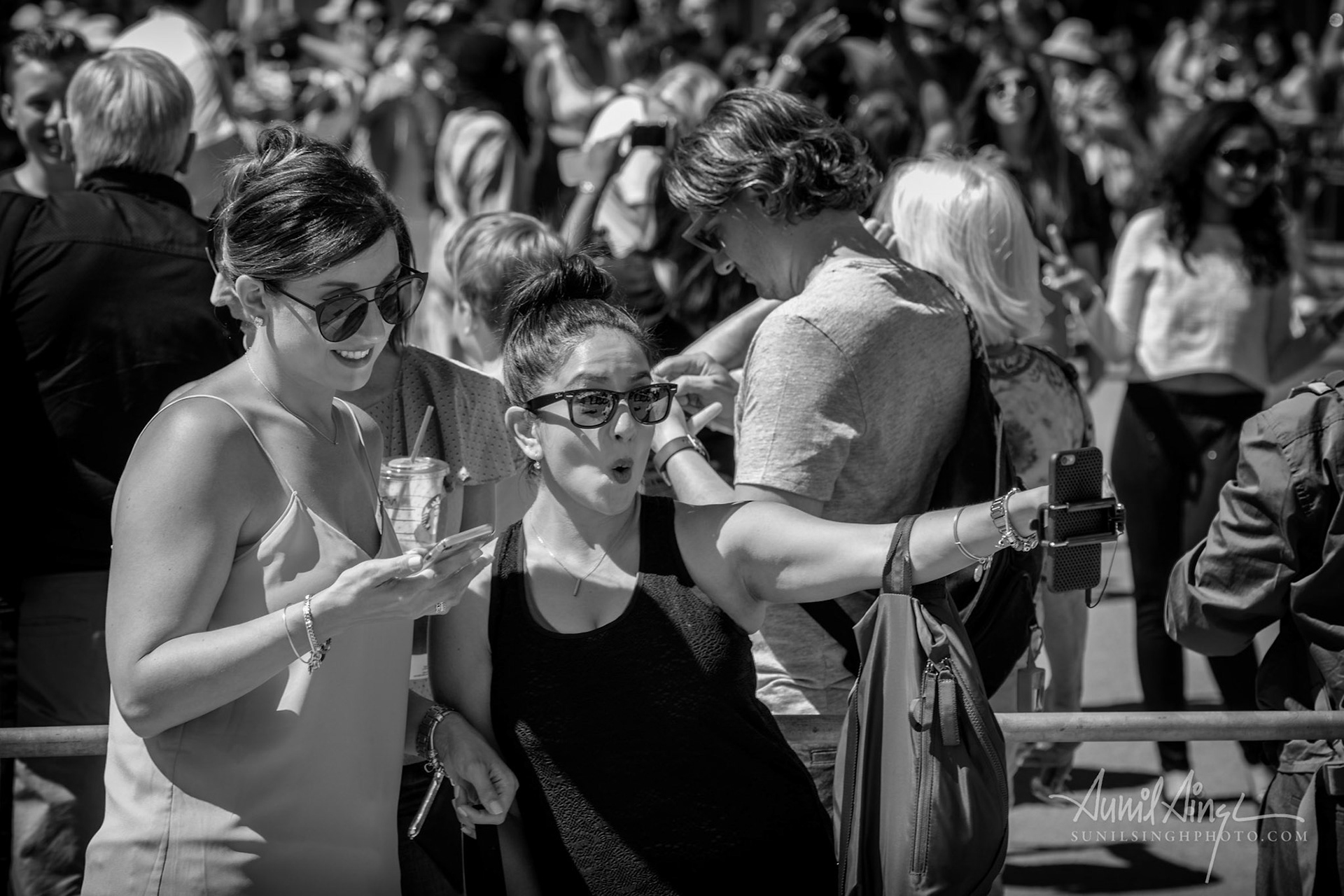 Selfie tourists, London, UK