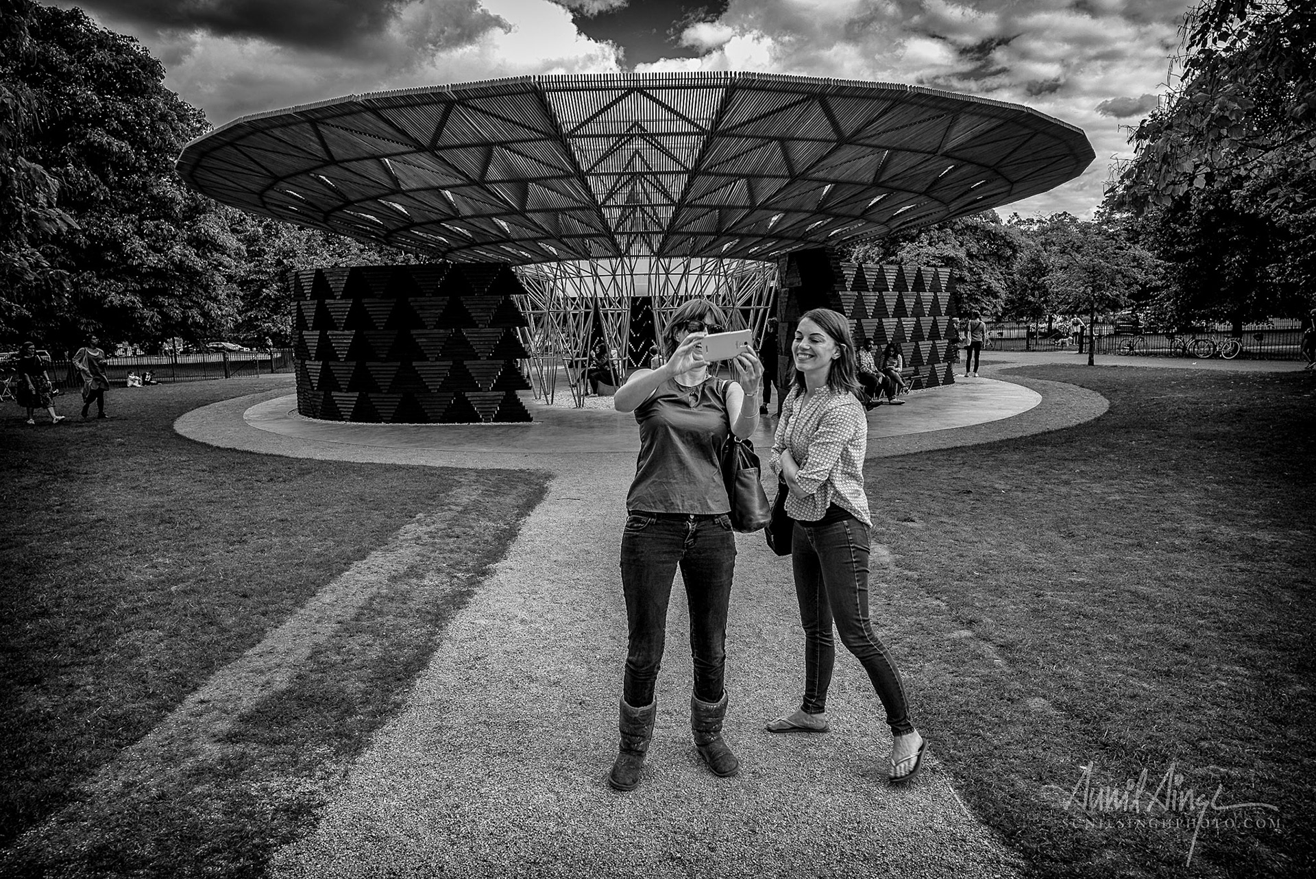 Selfie tourists, London, UK