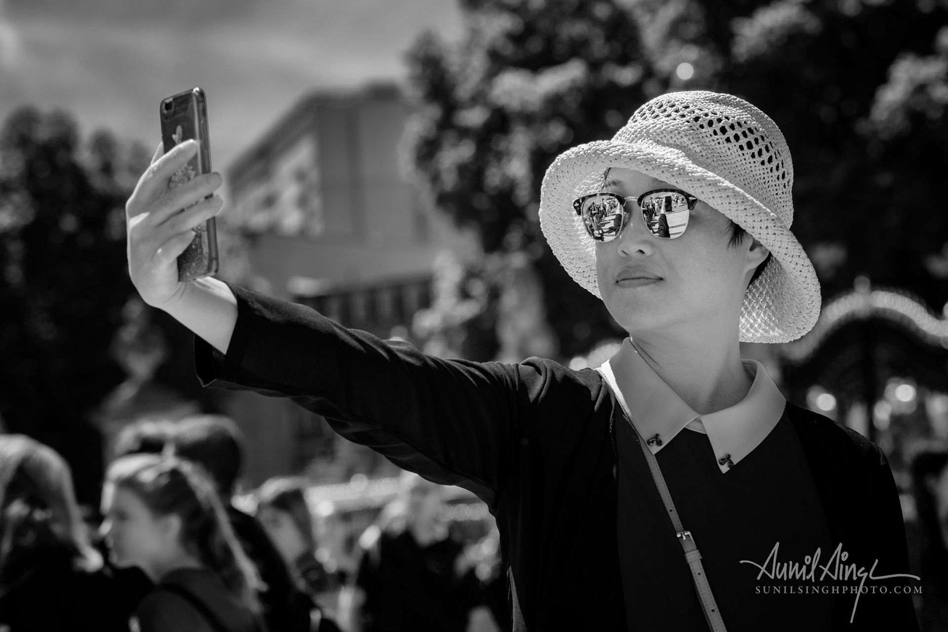 Selfie tourists, London, UK