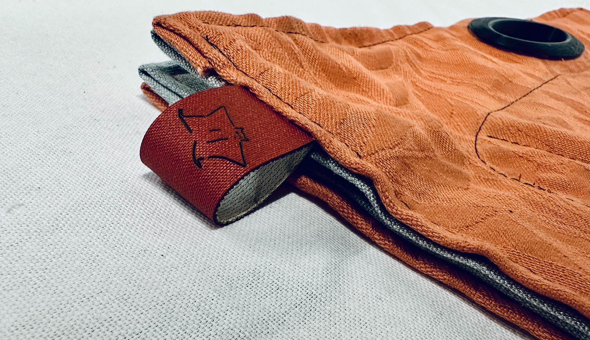 Laser cut tag with RISU logo