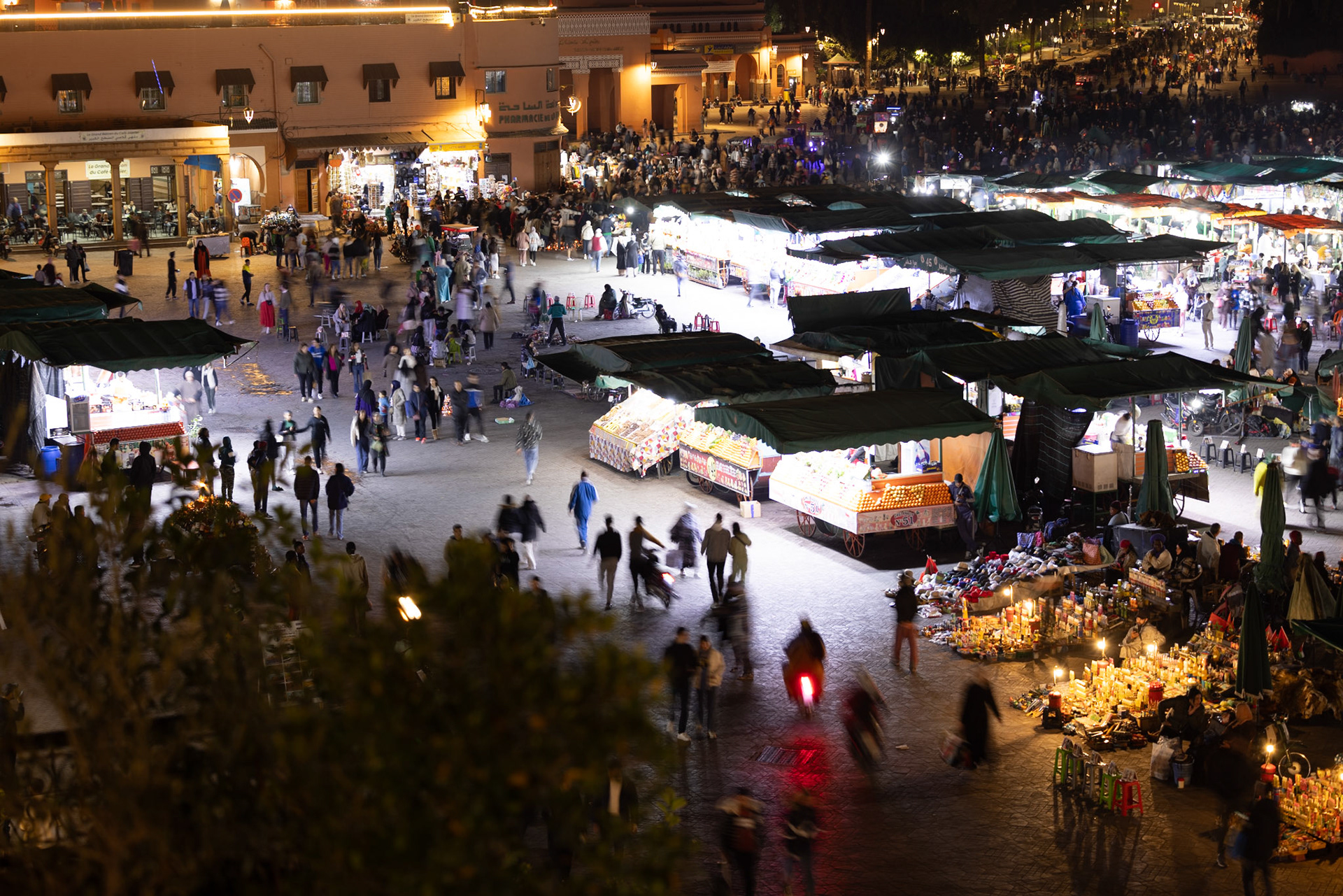 [2] 1/4, F2.8, ISO 200, 70mm