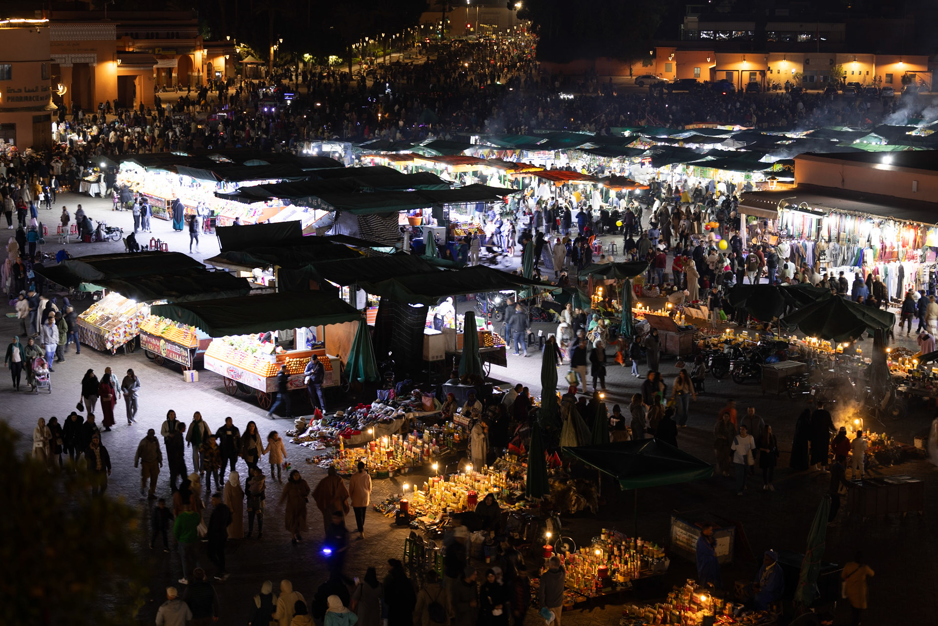 [1] 1/10, F2.8, ISO 200, 70mm