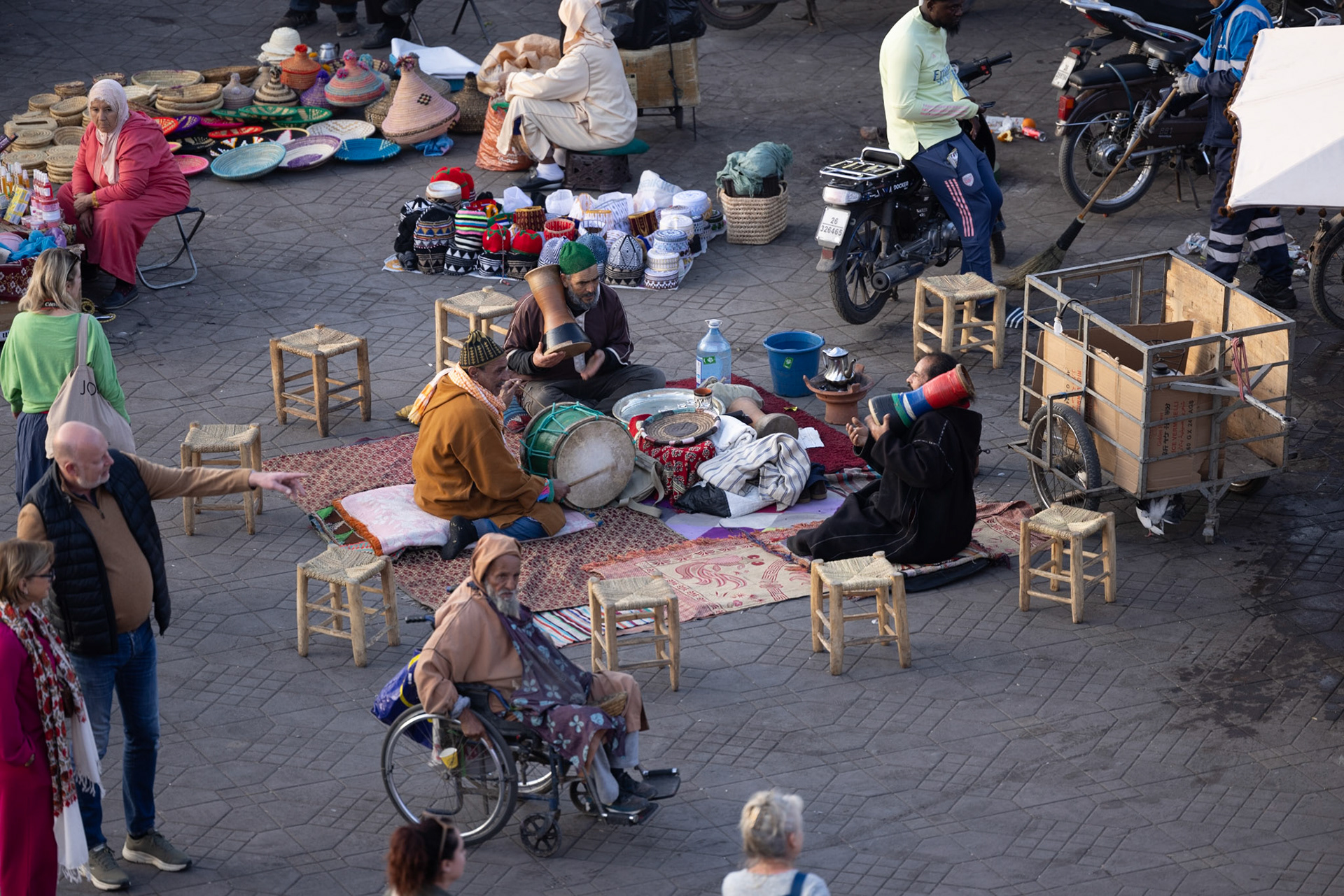 [1] 1/160, F2.8, ISO 200, 200mm