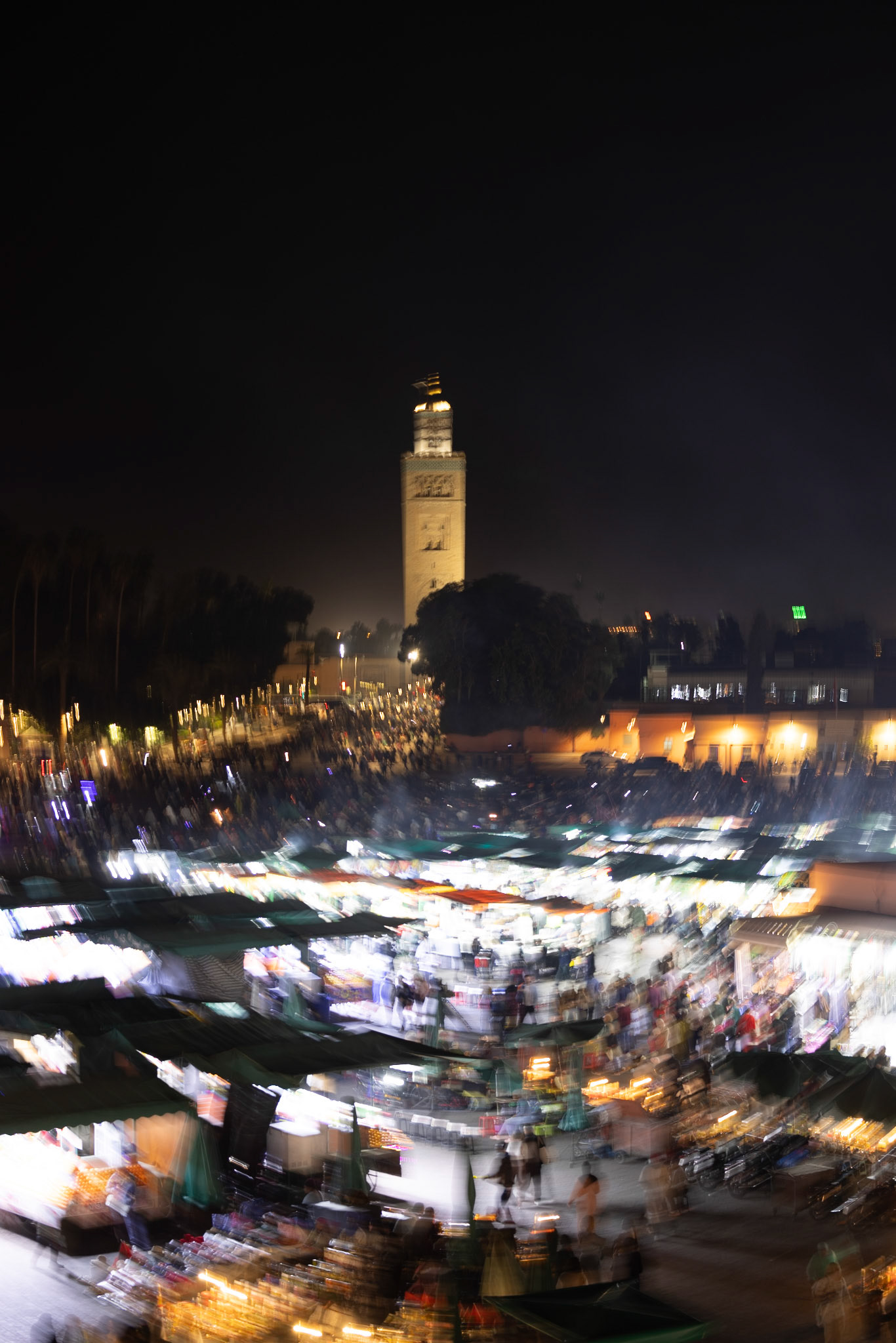 [4] 1/5, F2.8, ISO 200, 70mm