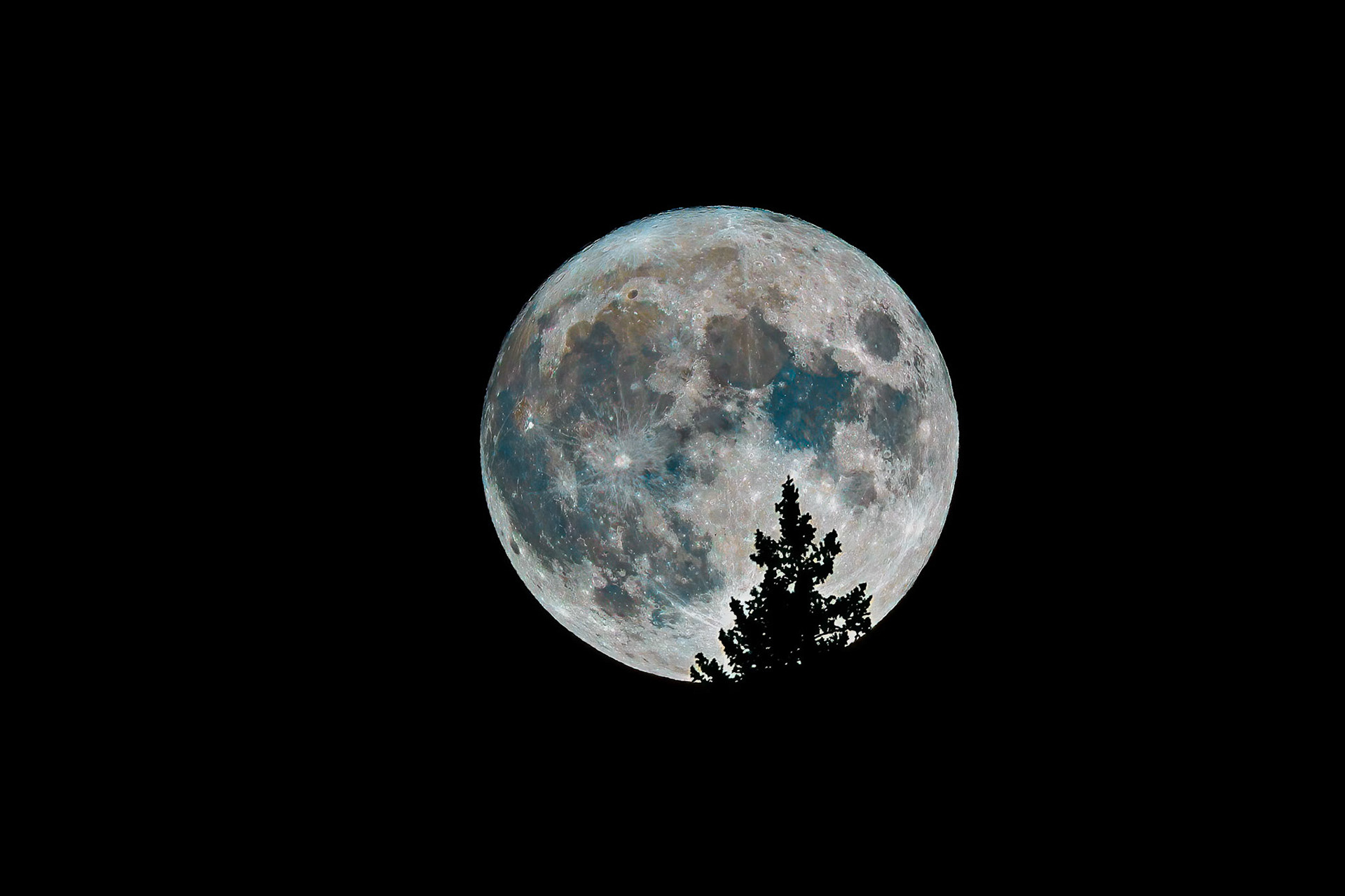 Moon Rise Maroon Bells
