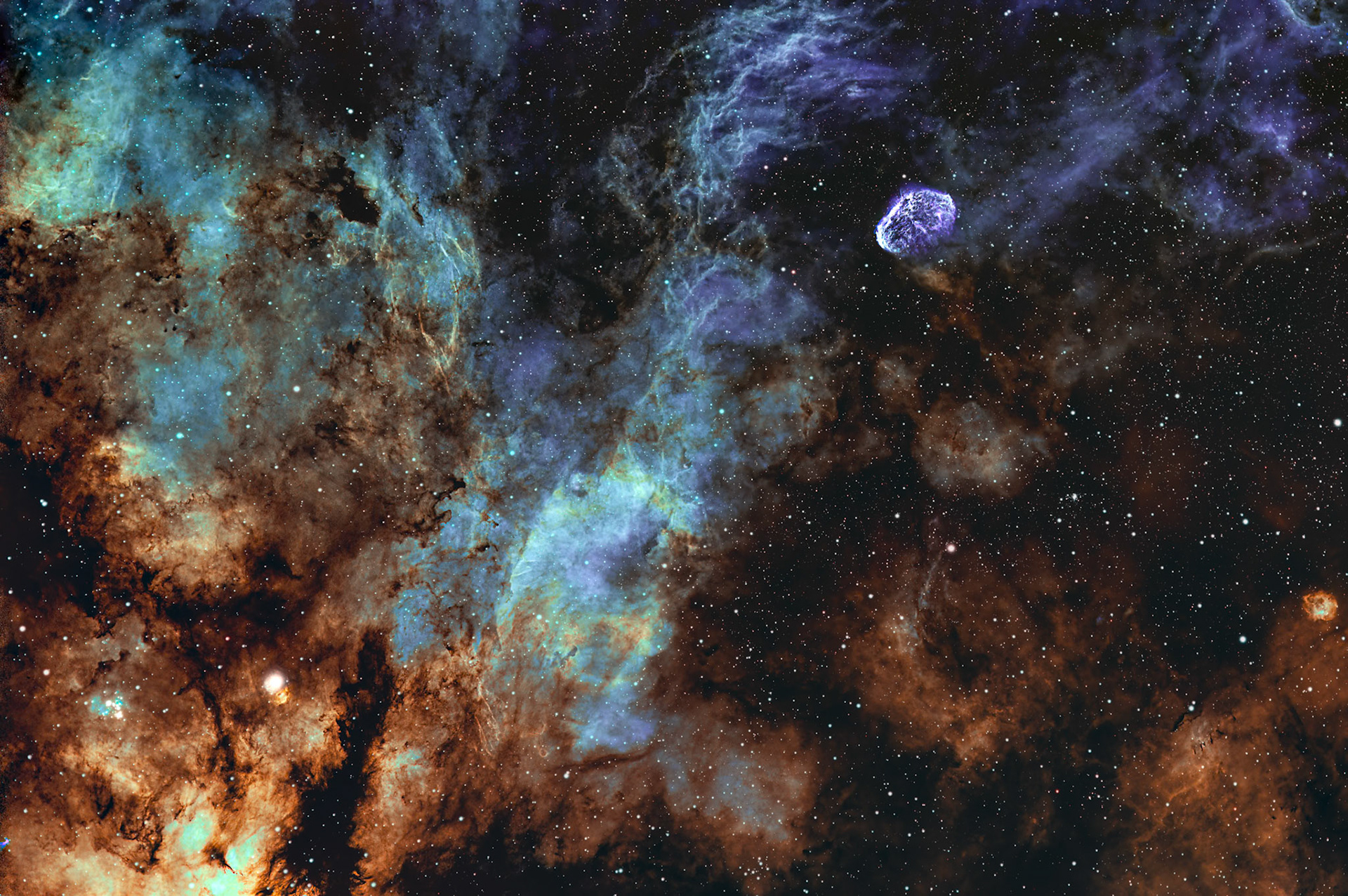 Sh2-105 / Crescent Nebula
