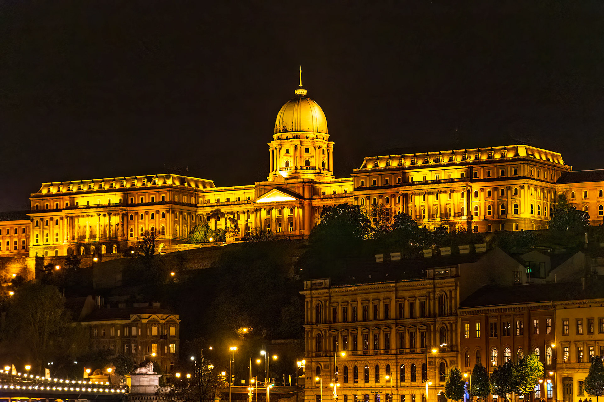 Buda Castle at night