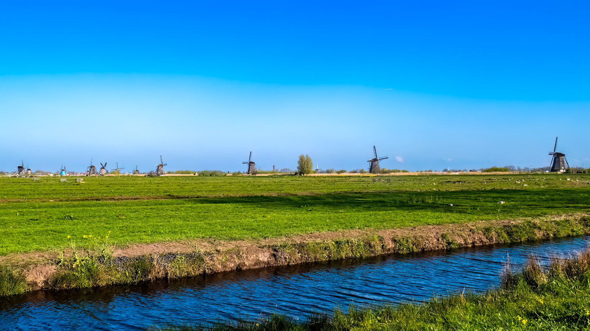 The Kinderdijk windmills - 19 monumental windmills