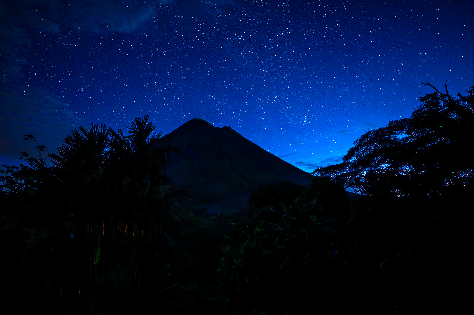 Arenal  Volcano under the stars