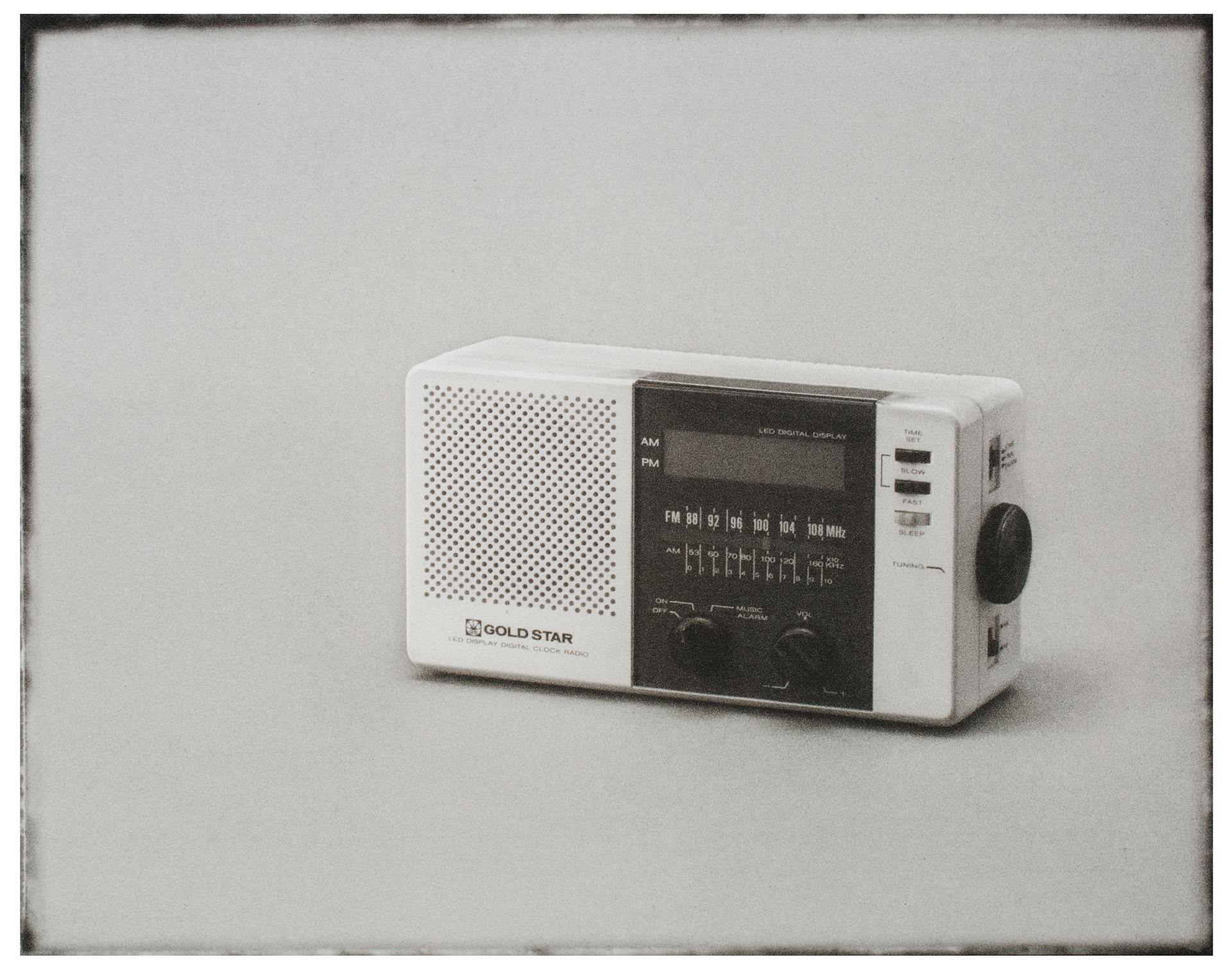아버지의 손길 #4, Monochrome Gum Bichromate Print, 40.6 x 50.8 cm, 2021