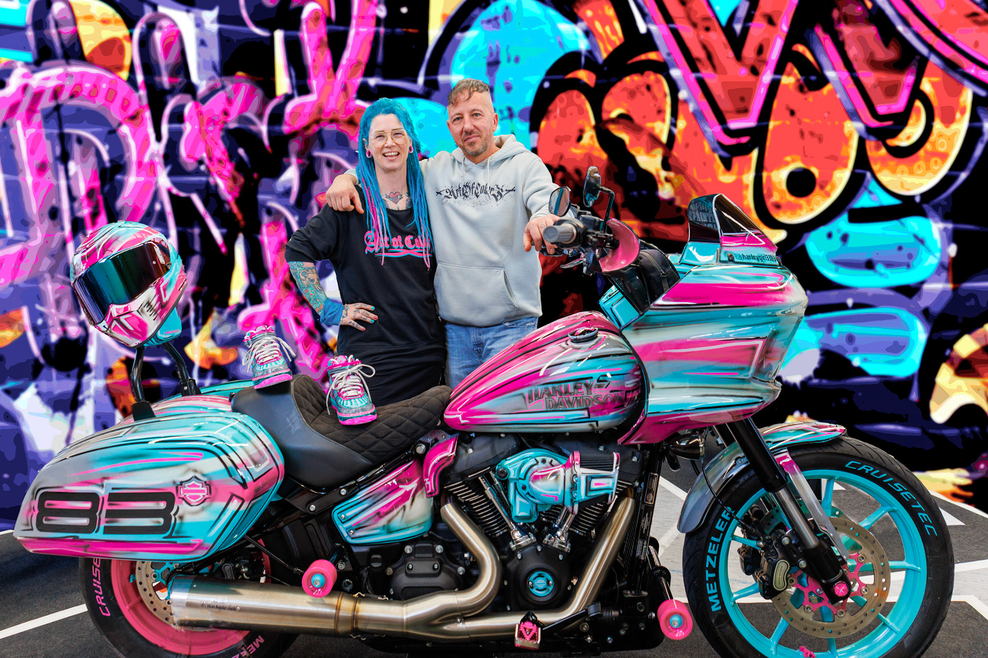 Esther mit ihrer Harley