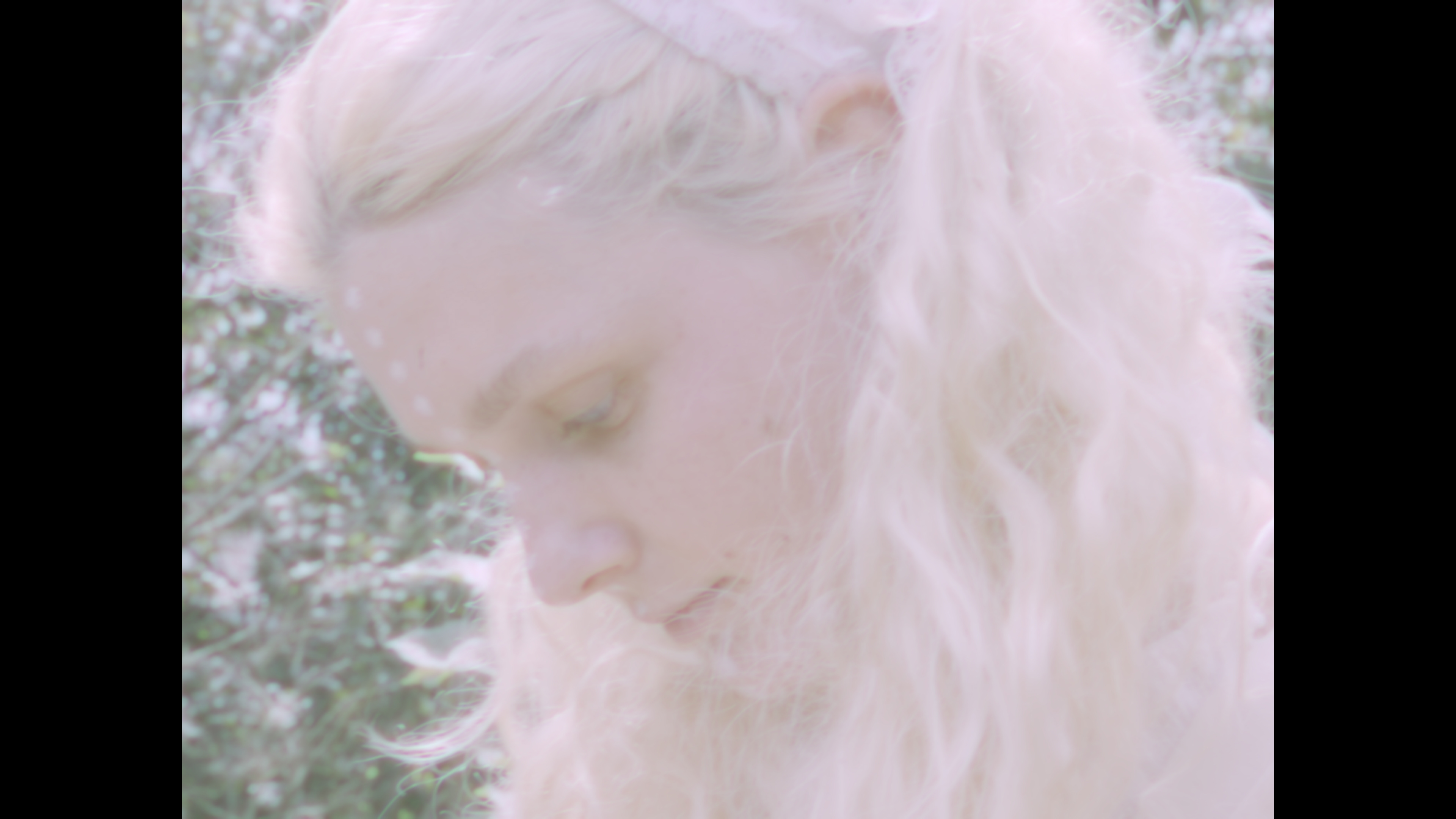 SUNSHINE GENERATOR "OEDIPUS MASS" 2022 (still from the music video), dir. Olga Dyjak, dop Maksymilian Amanowicz, prod. manager Aleksandra Raszka