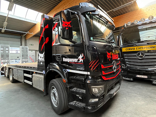 belettering van vrachtwagens voor Vangaever uit Waregem