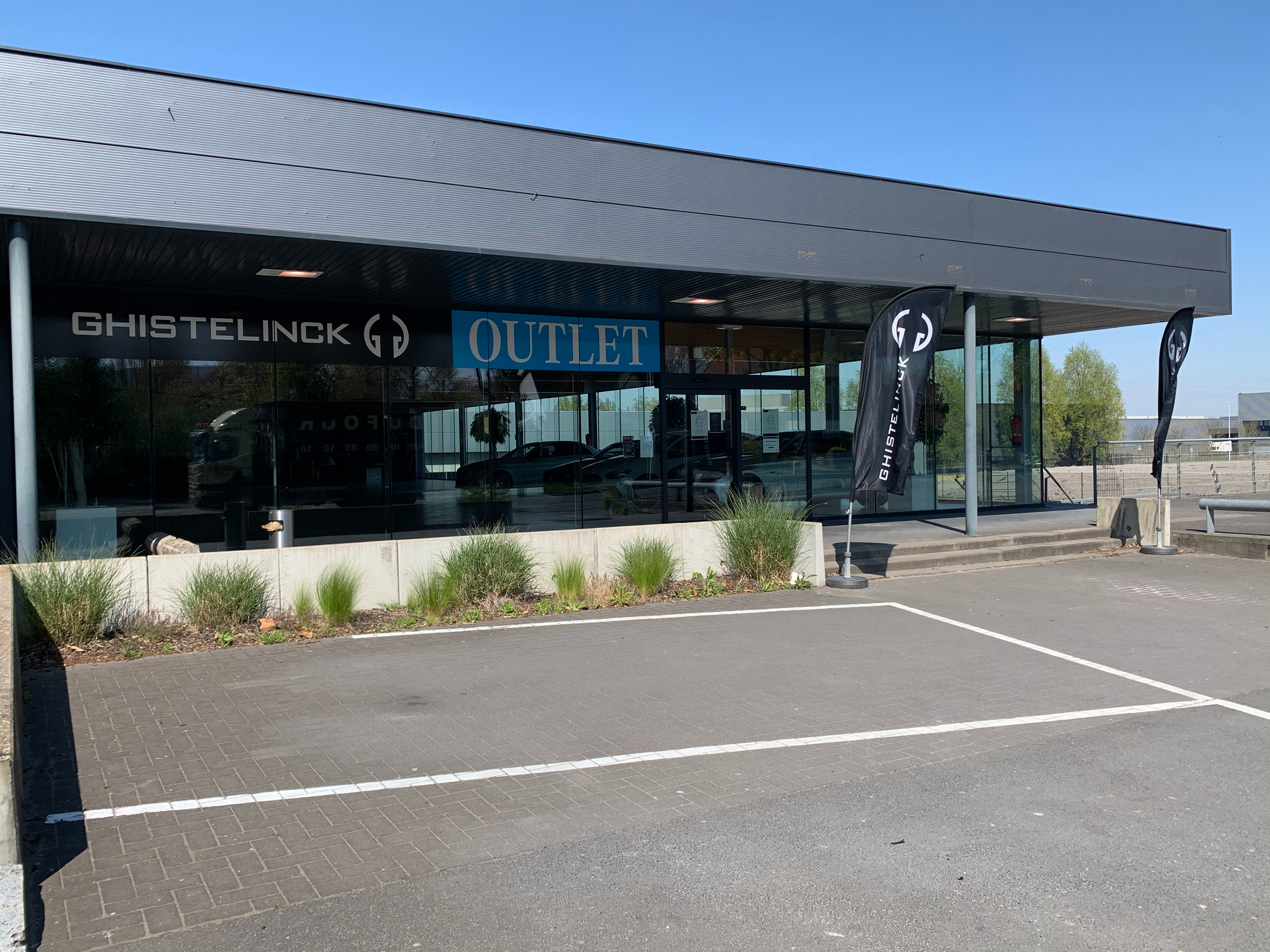 belettering showroom Mercedes te Moeskroen