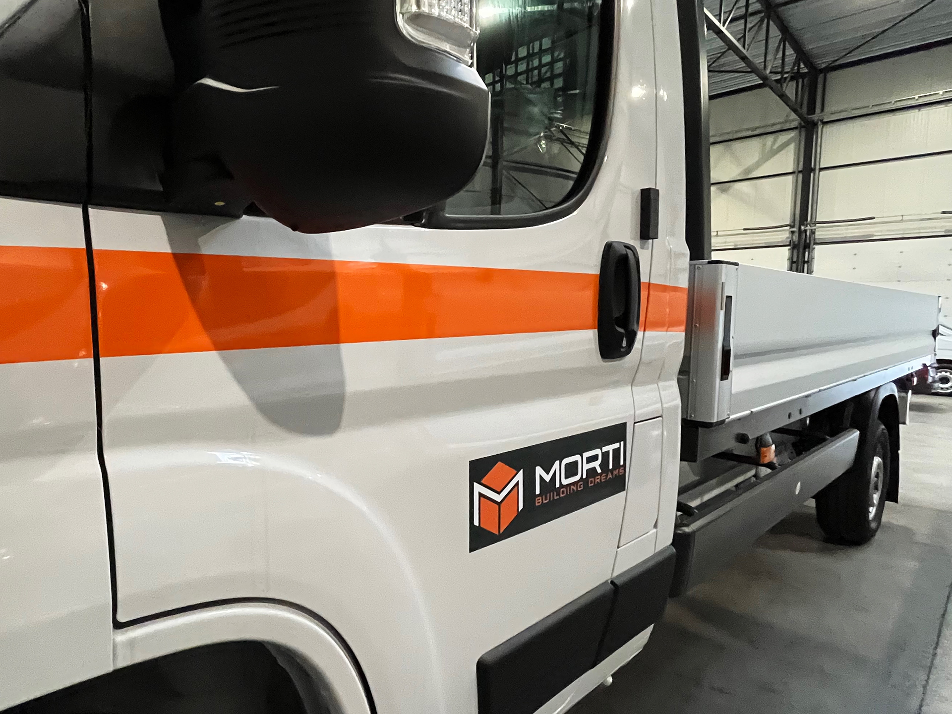 Belettering van bedrijfswagen voor Morti