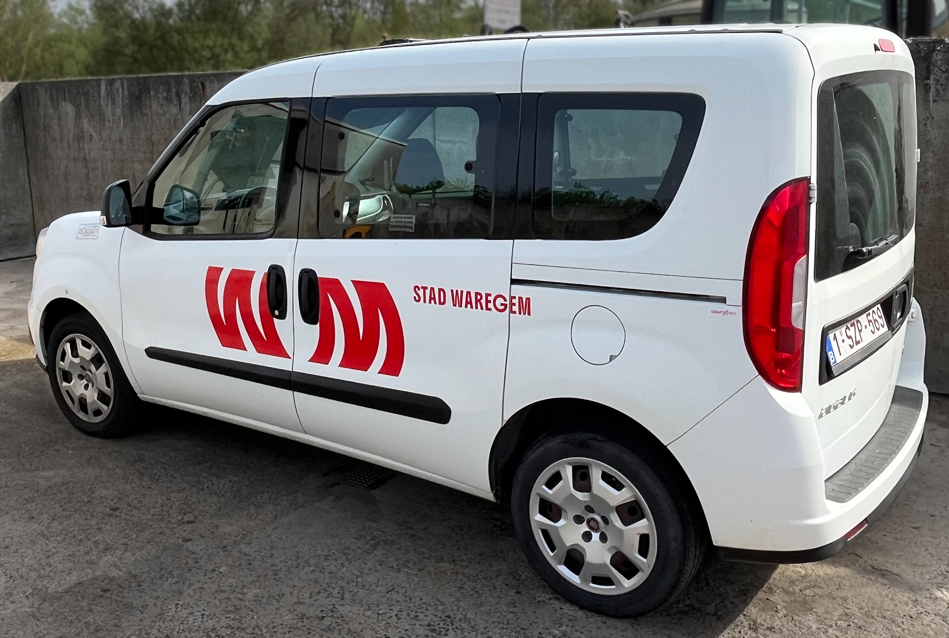 Belettering van bestelwagens voor Stad Waregem