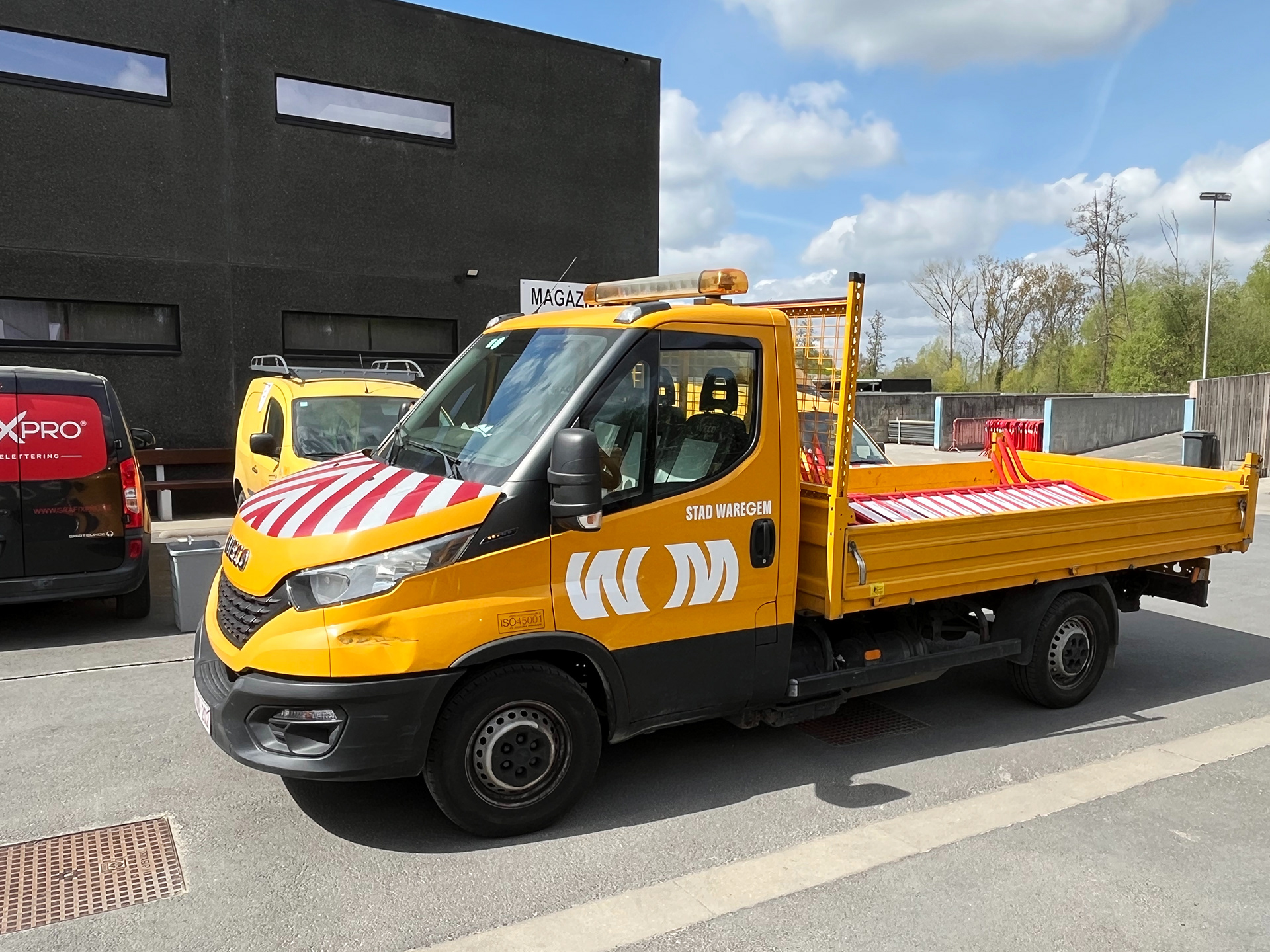 Rechtstreekse uitvoering op locatie in Waregem zorgt voor korte lijnen en een vlotte afhandeling.