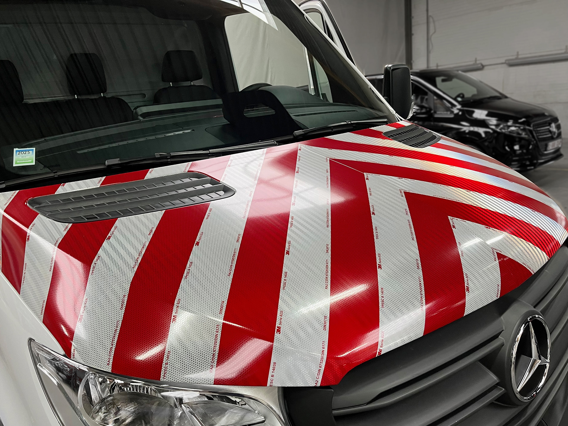 3M veiligheidsmarkeringen op een Mercedes Sprinter voor Stad Deinze