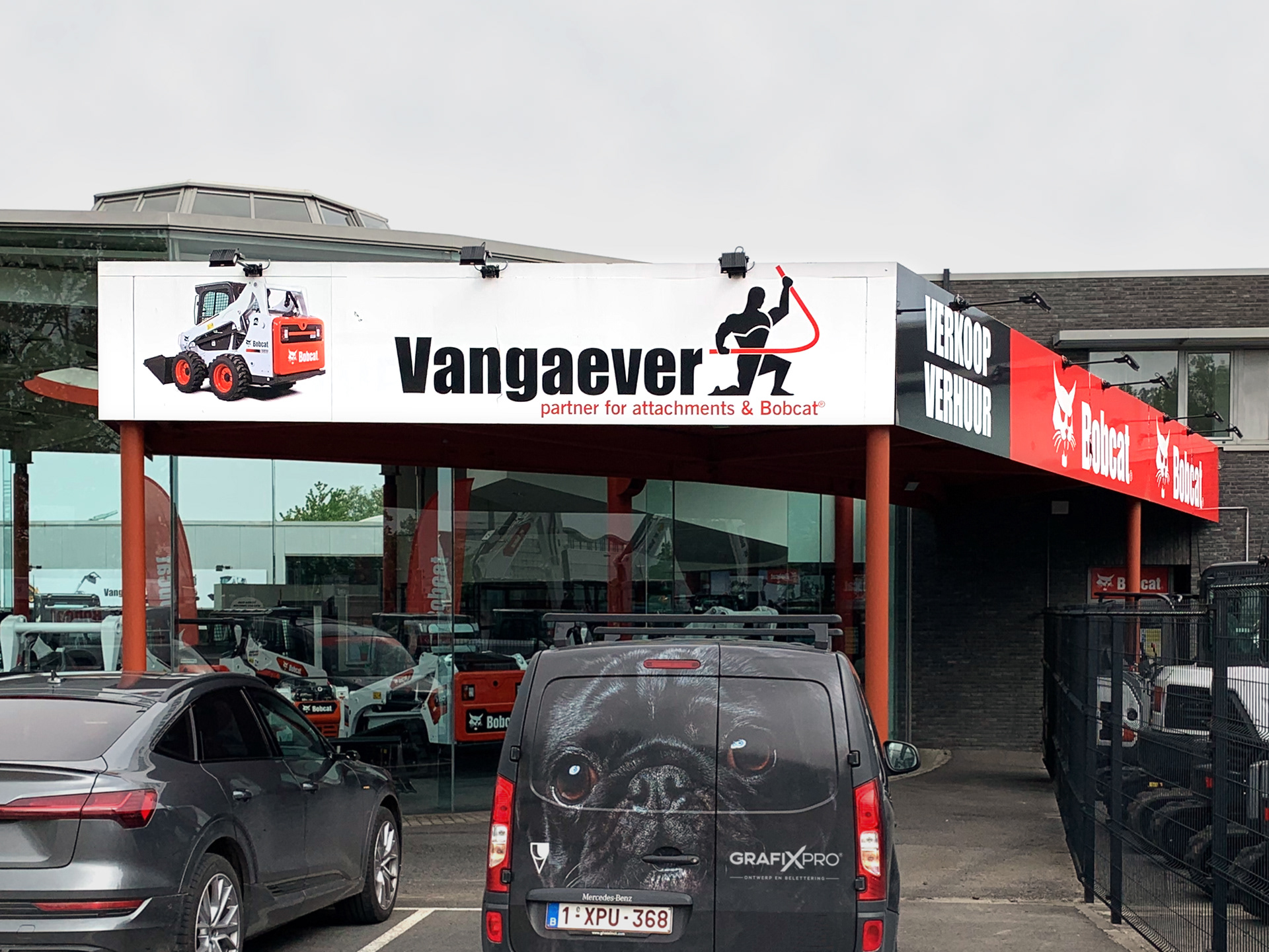 Deze gevelreclame monteerden we bij Vangaever uit Waregem.