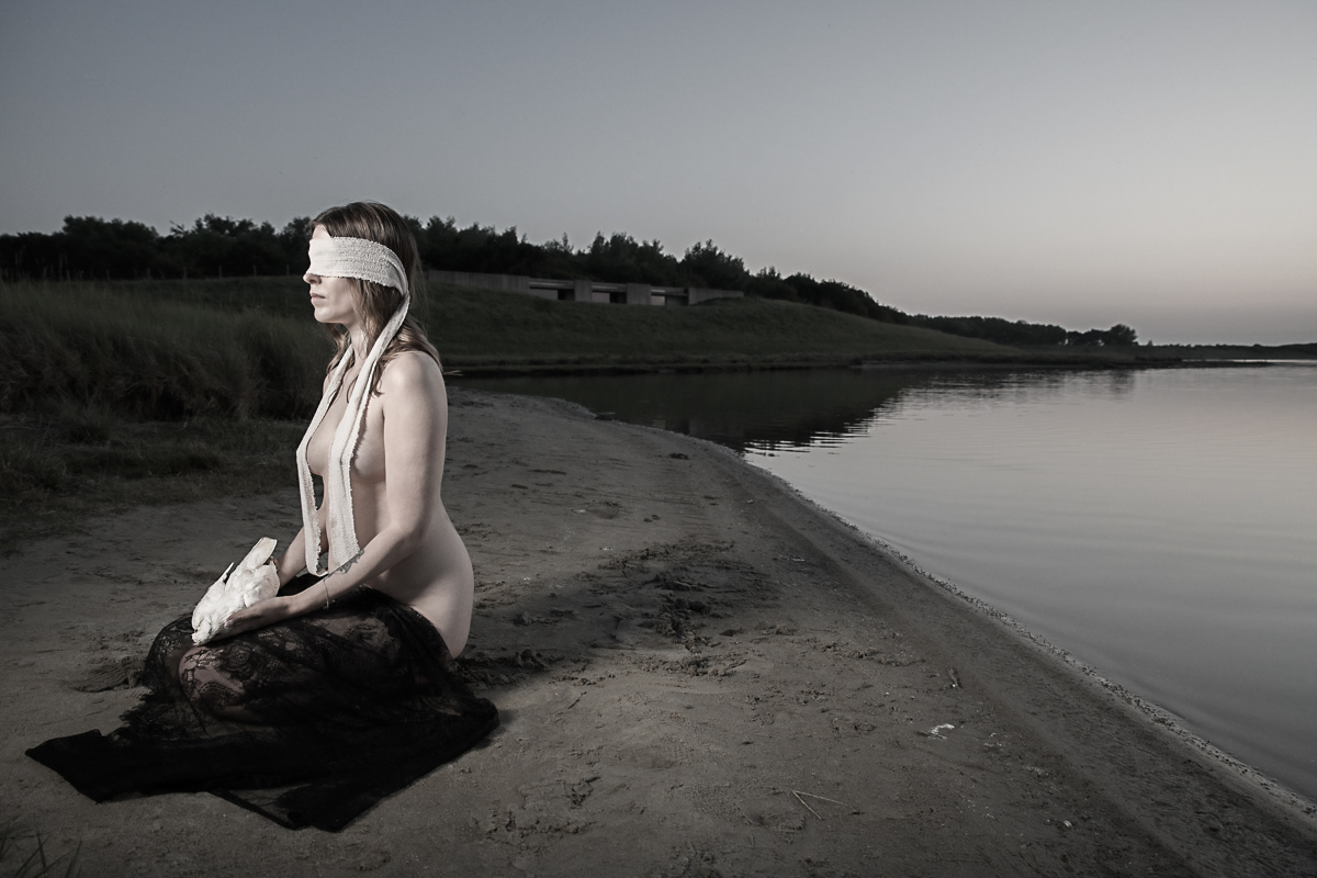 ©2025 - Blind - Nr 1/10 - 60x90 (Dibond+frame black) - 950€