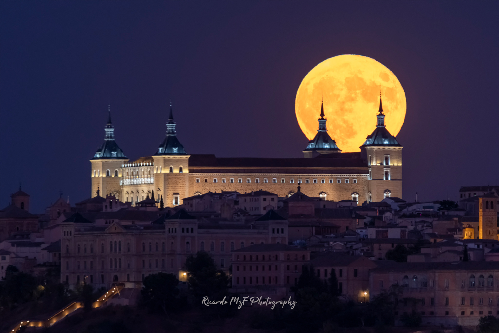 Salida de Luna tras Alcazar de Toledo