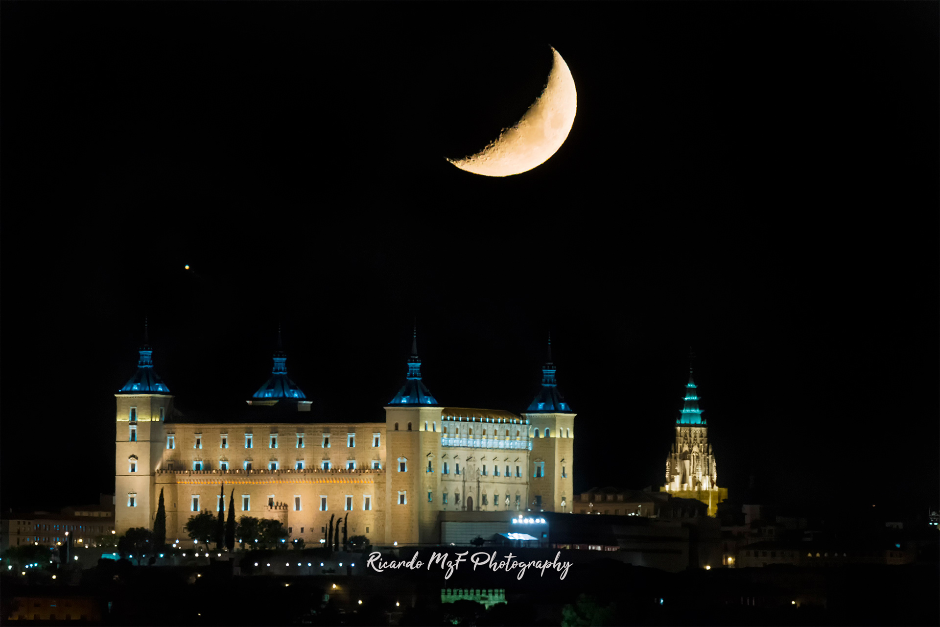 Puesta de de Luna junto a Júpiter tras Alcazar de Toledo