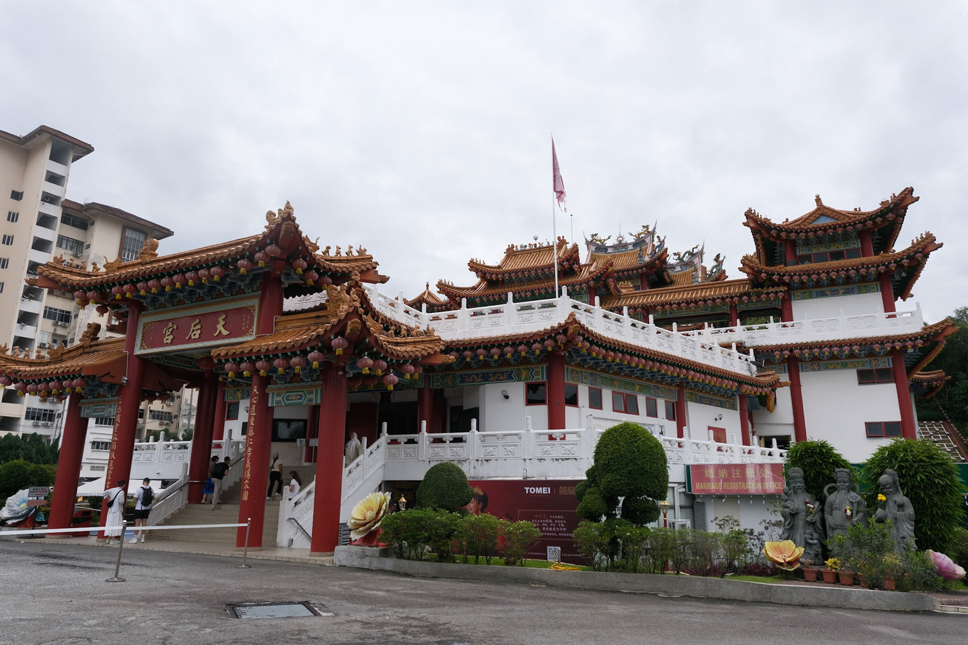 The Team Hou temple - recommended by all guidebooks