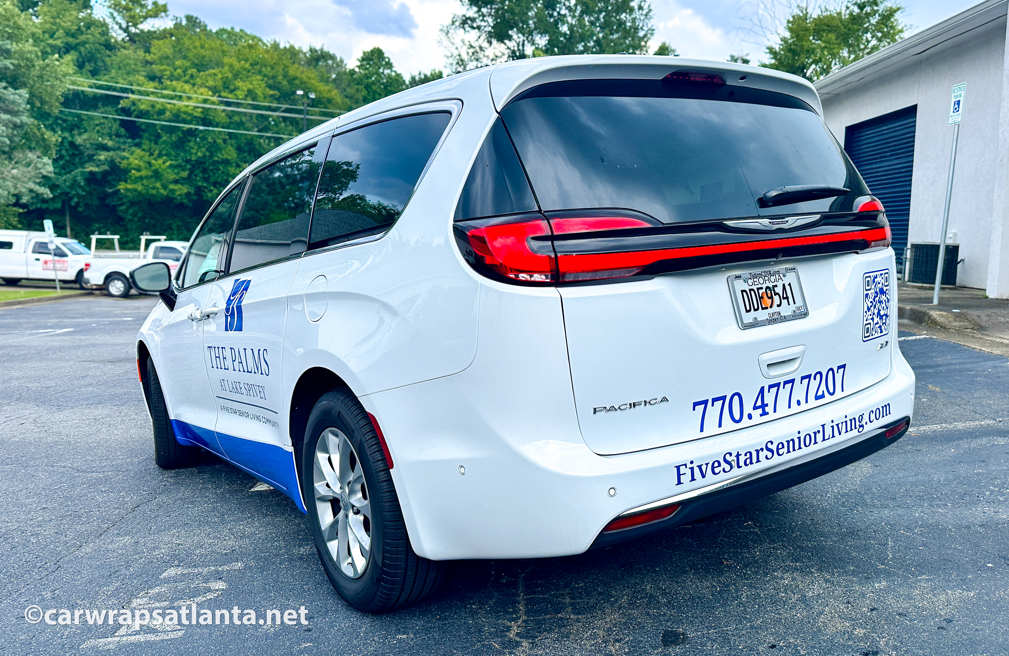 Rear view of the Chrysler Pacifica with spot graphics demonstrating effective local advertising in Jonesboro.