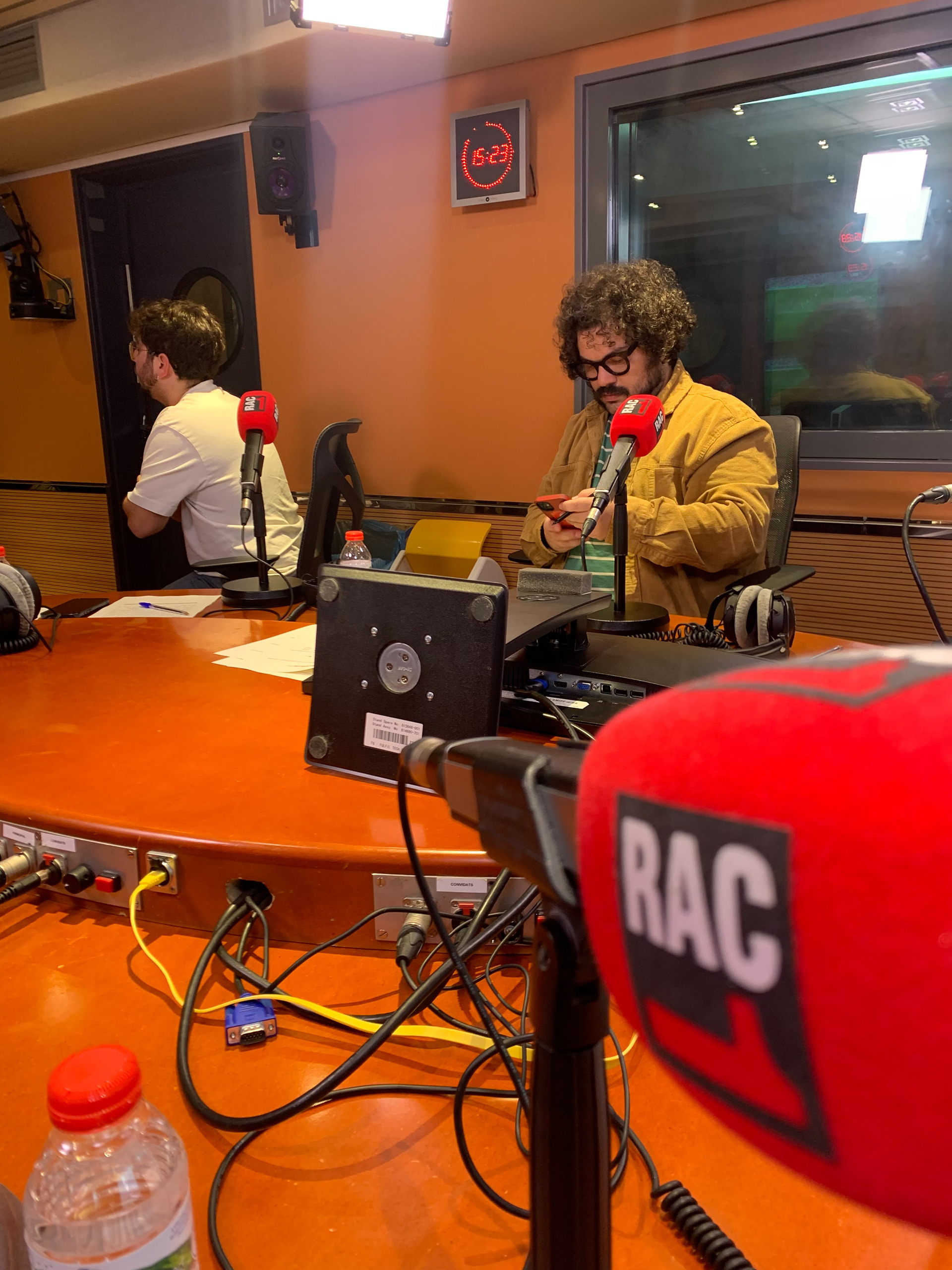 Promoting the movie in the radio (WTF?)