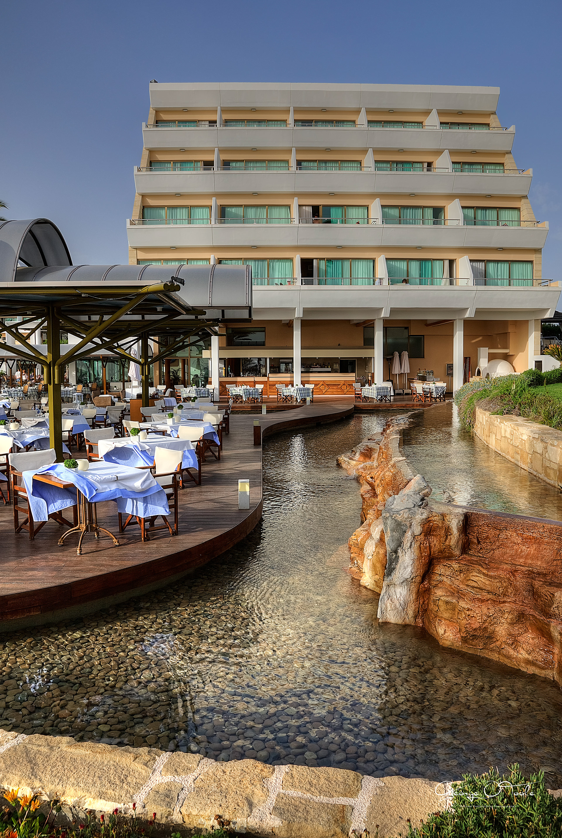 Pioneer-Beach-Hotel,-Paphos