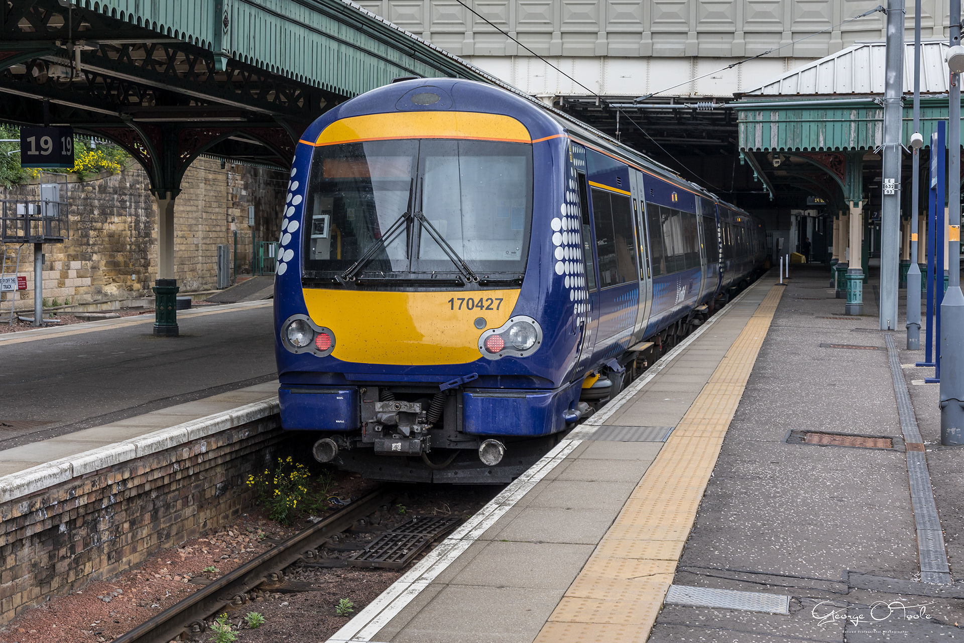 170427 Class 170 Turbostar Bombardier ScotRail at Edinburgh Waverley 10062021