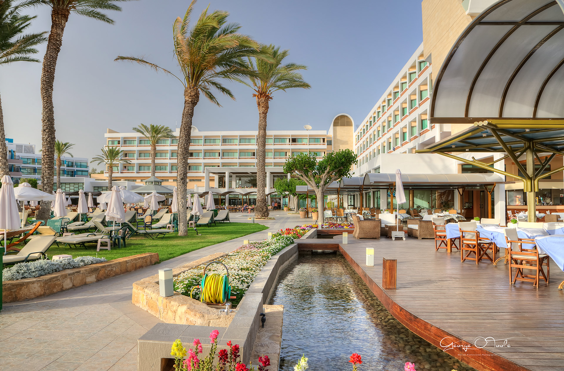 Pioneer-Beach-Hotel,-Paphos