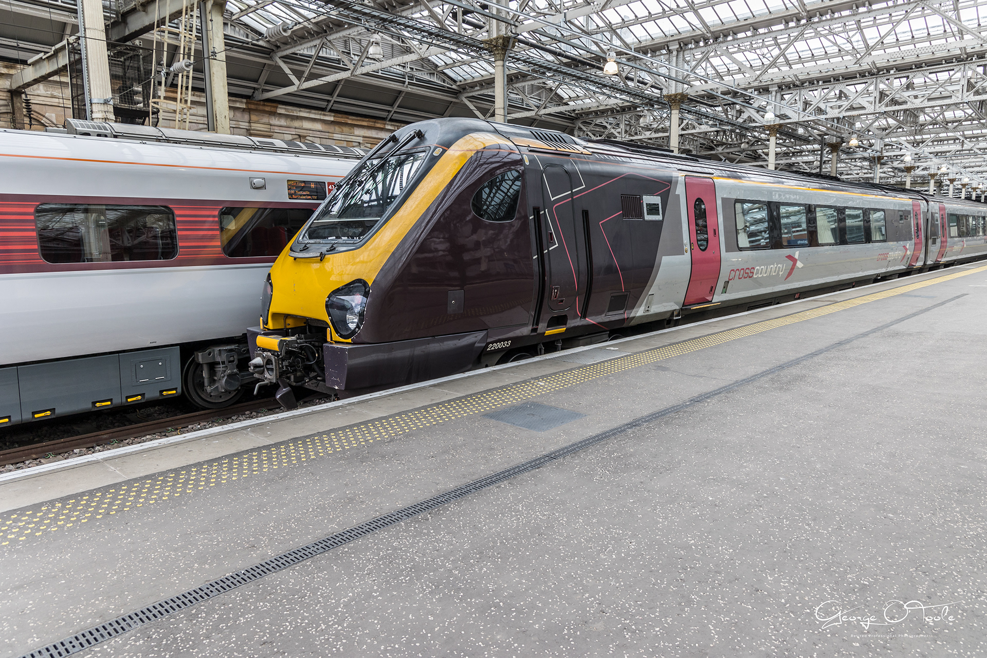 220033 Class 220 Voyager Cross Country at Edinburgh Waverley 10062021