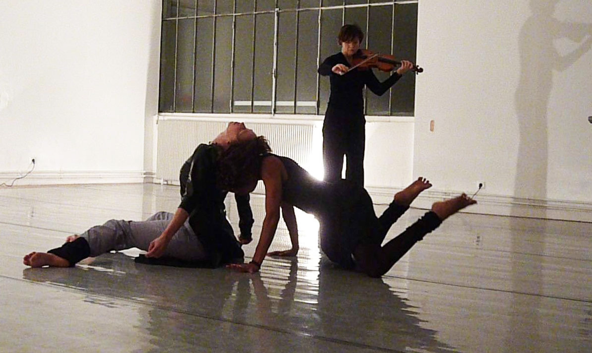 Emma Jupe / dance & music improvisation